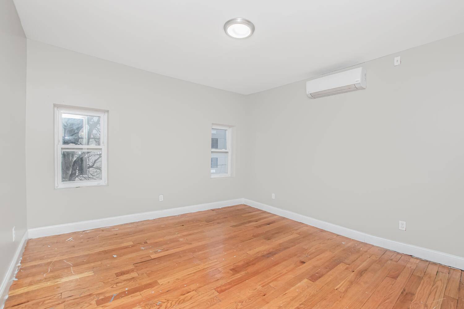 #11 photo, 1696 Monroe Ave, Claremont , NY 10457