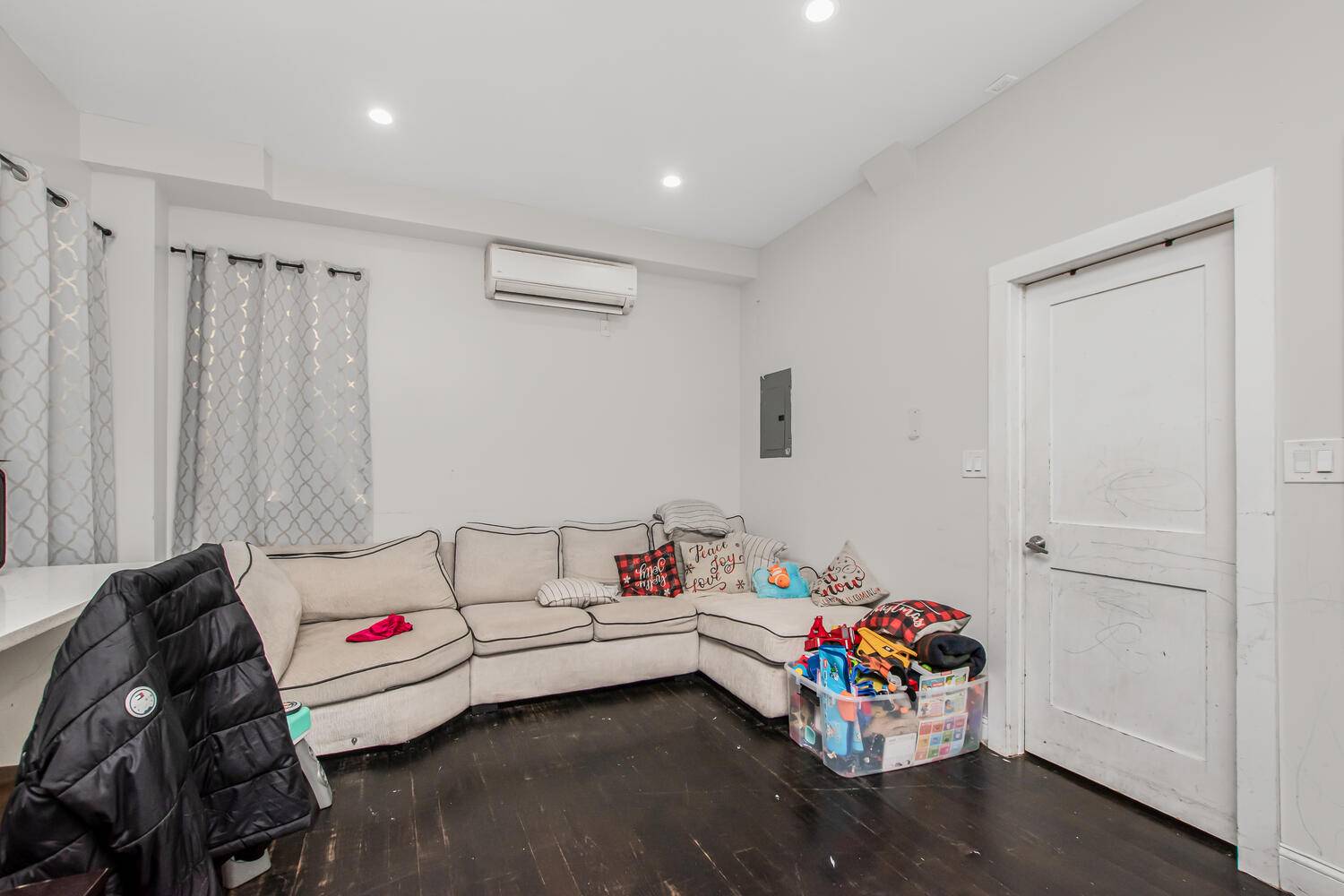 #21 photo, 1696 Monroe Ave, Claremont , NY 10457