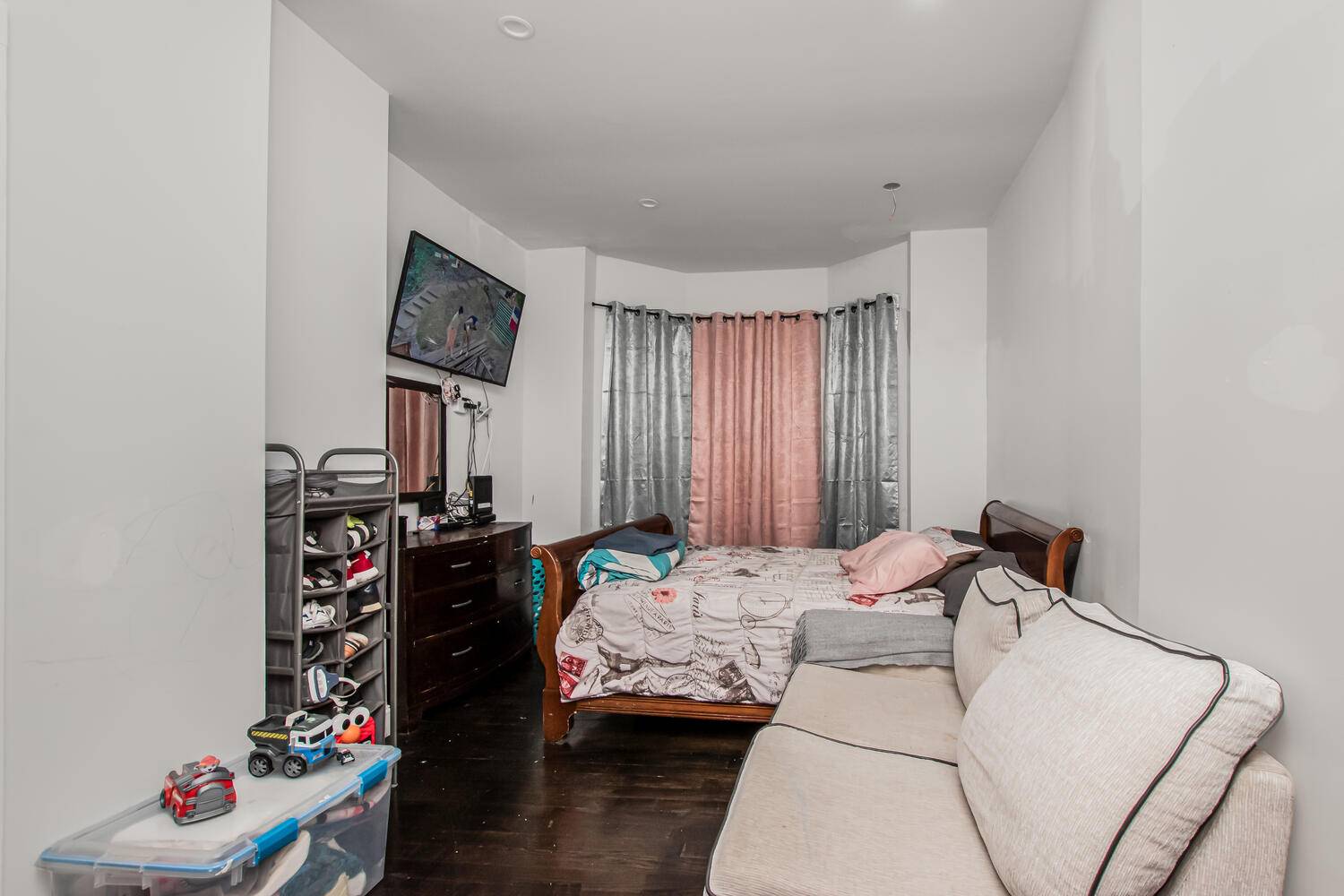 #22 photo, 1696 Monroe Ave, Claremont , NY 10457