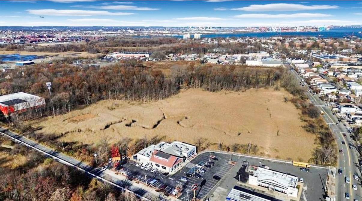 #2 photo, 1105 Goethals N Rd, Staten Island , NY 10303