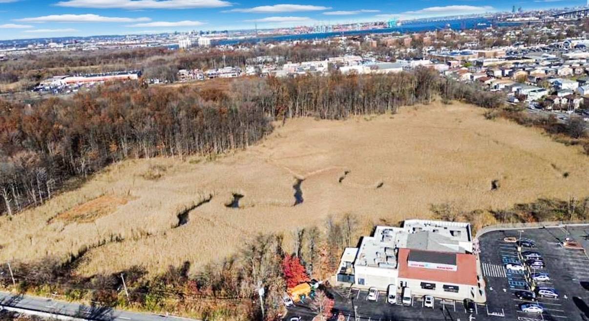 #4 photo, 1105 Goethals N Rd, Staten Island , NY 10303