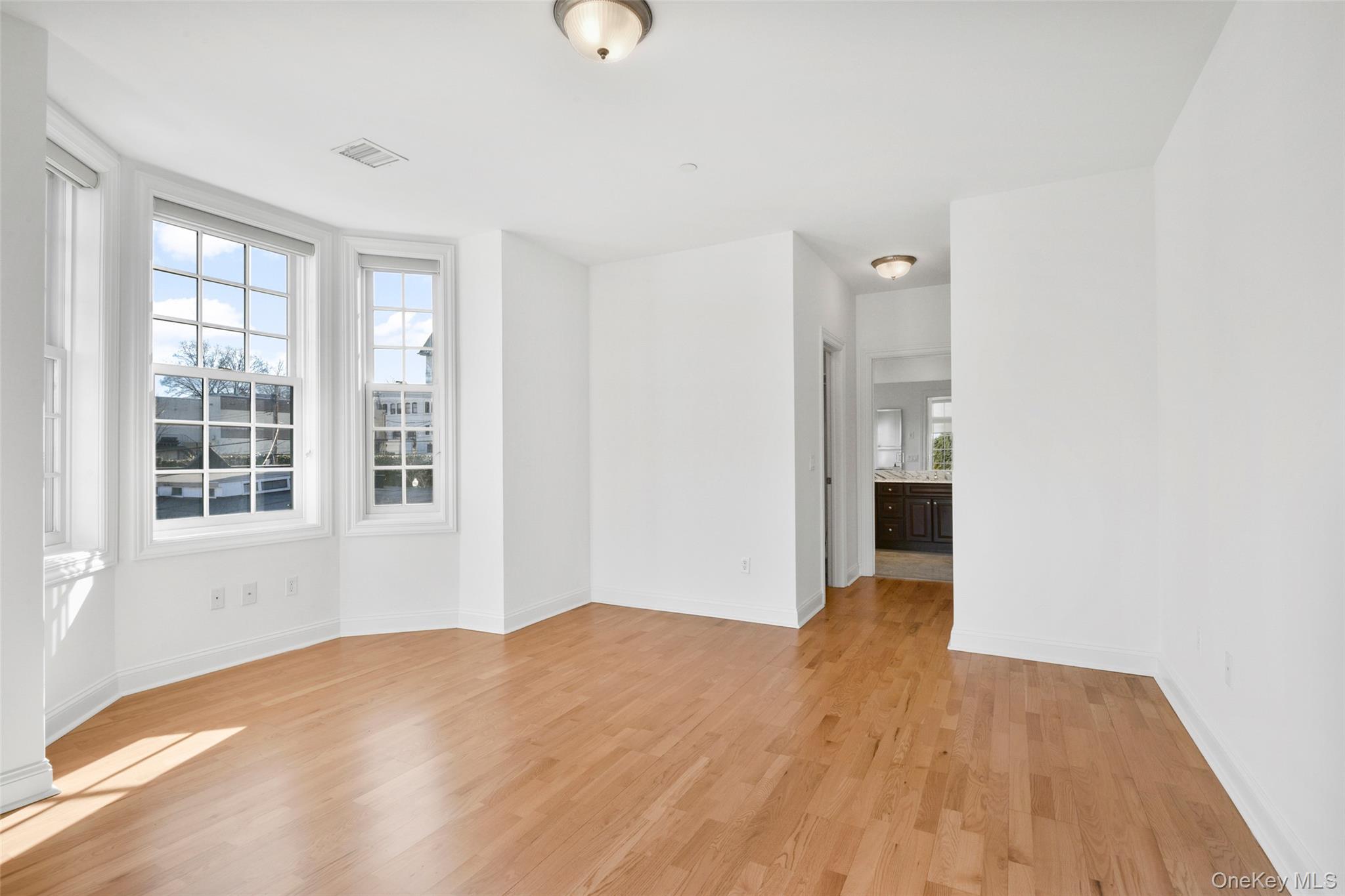 #12 photo, 55 1st Street, Pelham , NY 10803