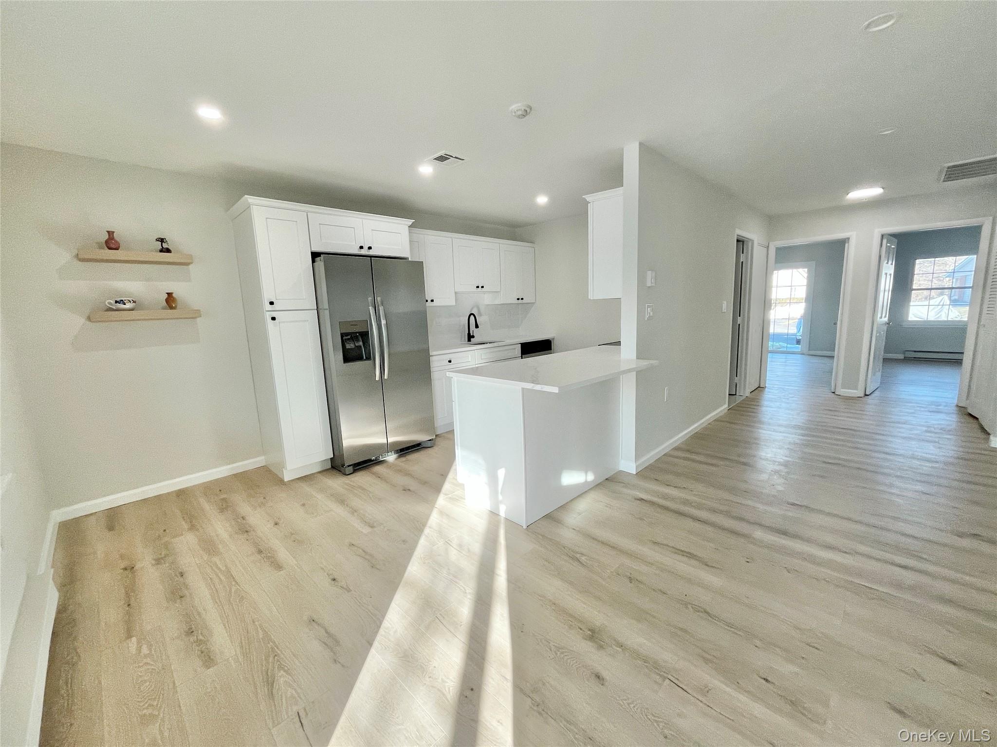 #2 photo, 42 Trent Ct, מחוז סאפוק Ridge , NY 11961