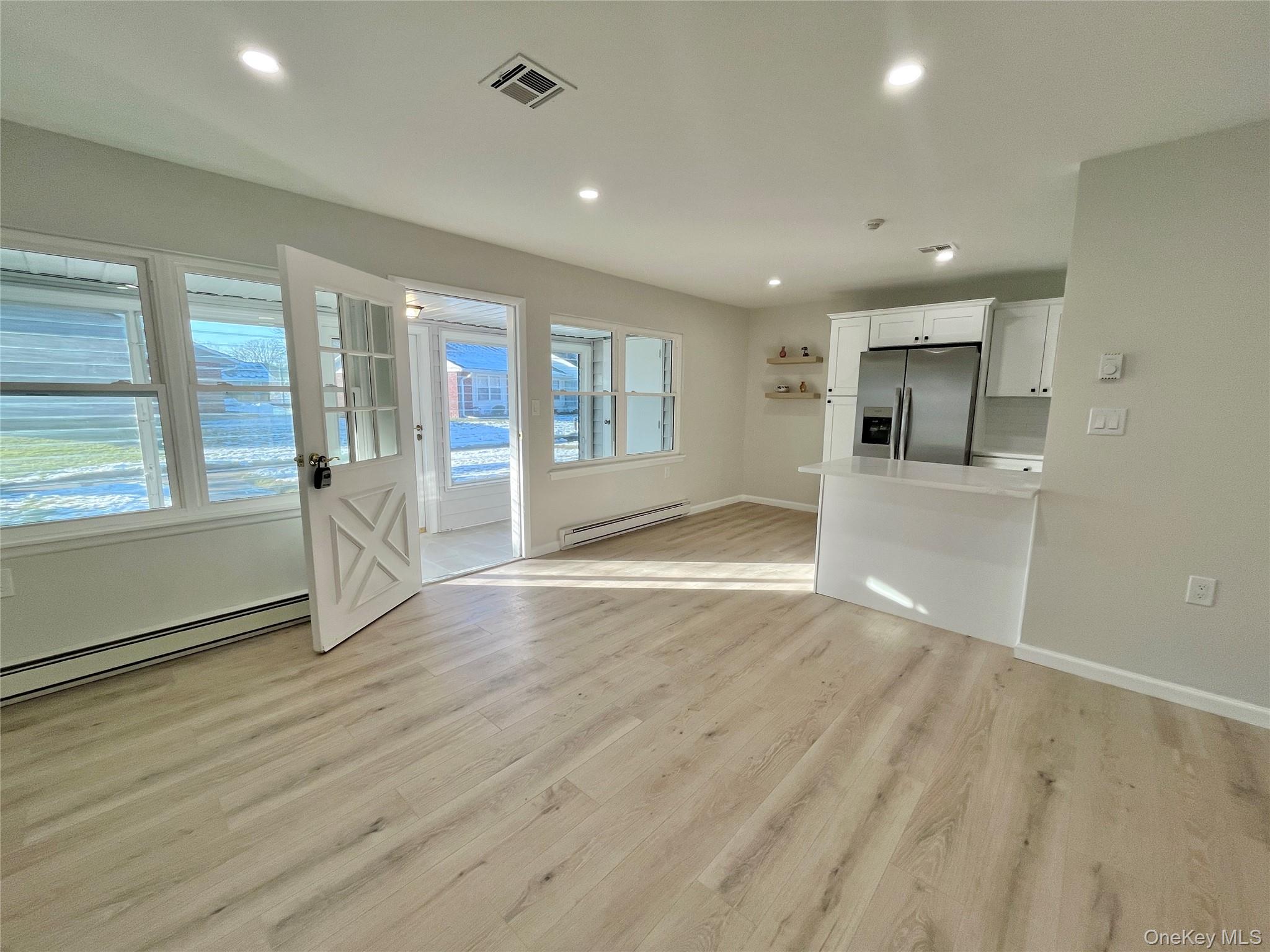 #3 photo, 42 Trent Ct, מחוז סאפוק Ridge , NY 11961