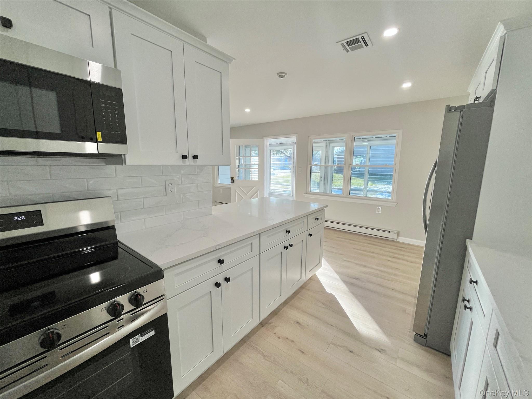 #4 photo, 42 Trent Ct, מחוז סאפוק Ridge , NY 11961