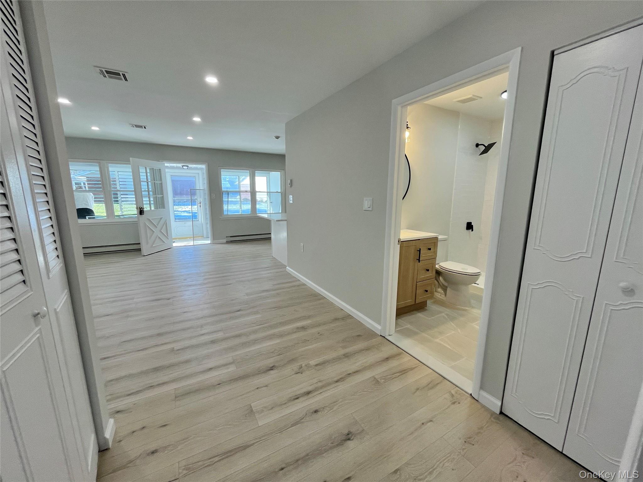 #5 photo, 42 Trent Ct, מחוז סאפוק Ridge , NY 11961