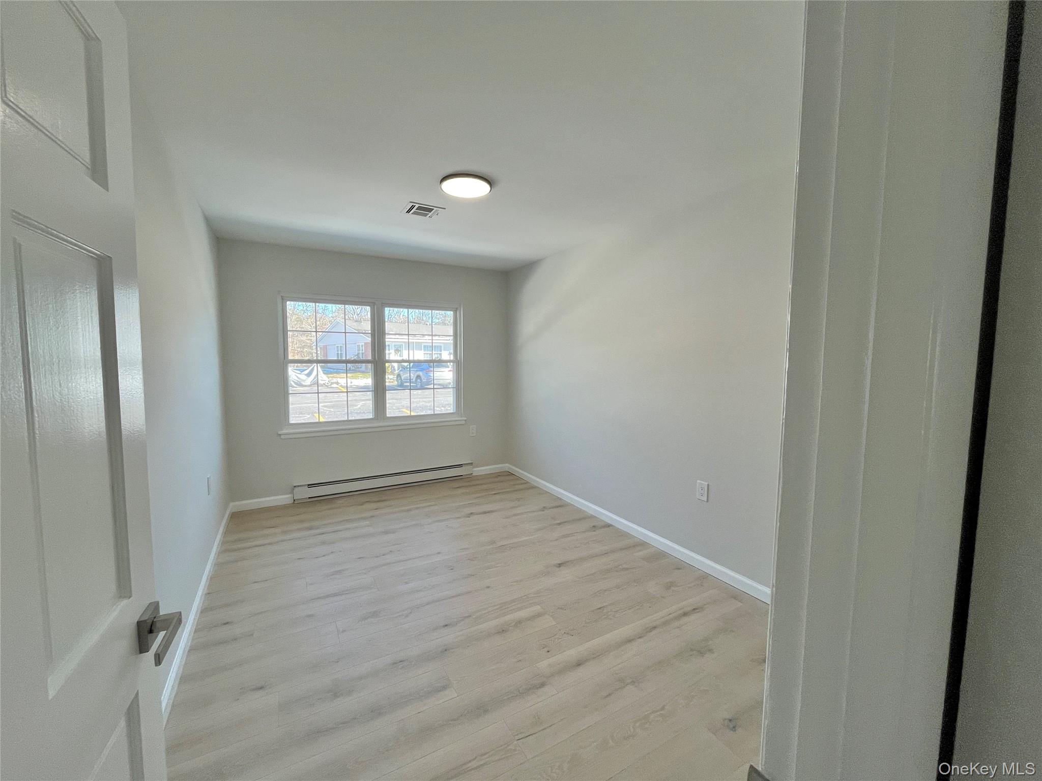 #7 photo, 42 Trent Ct, מחוז סאפוק Ridge , NY 11961