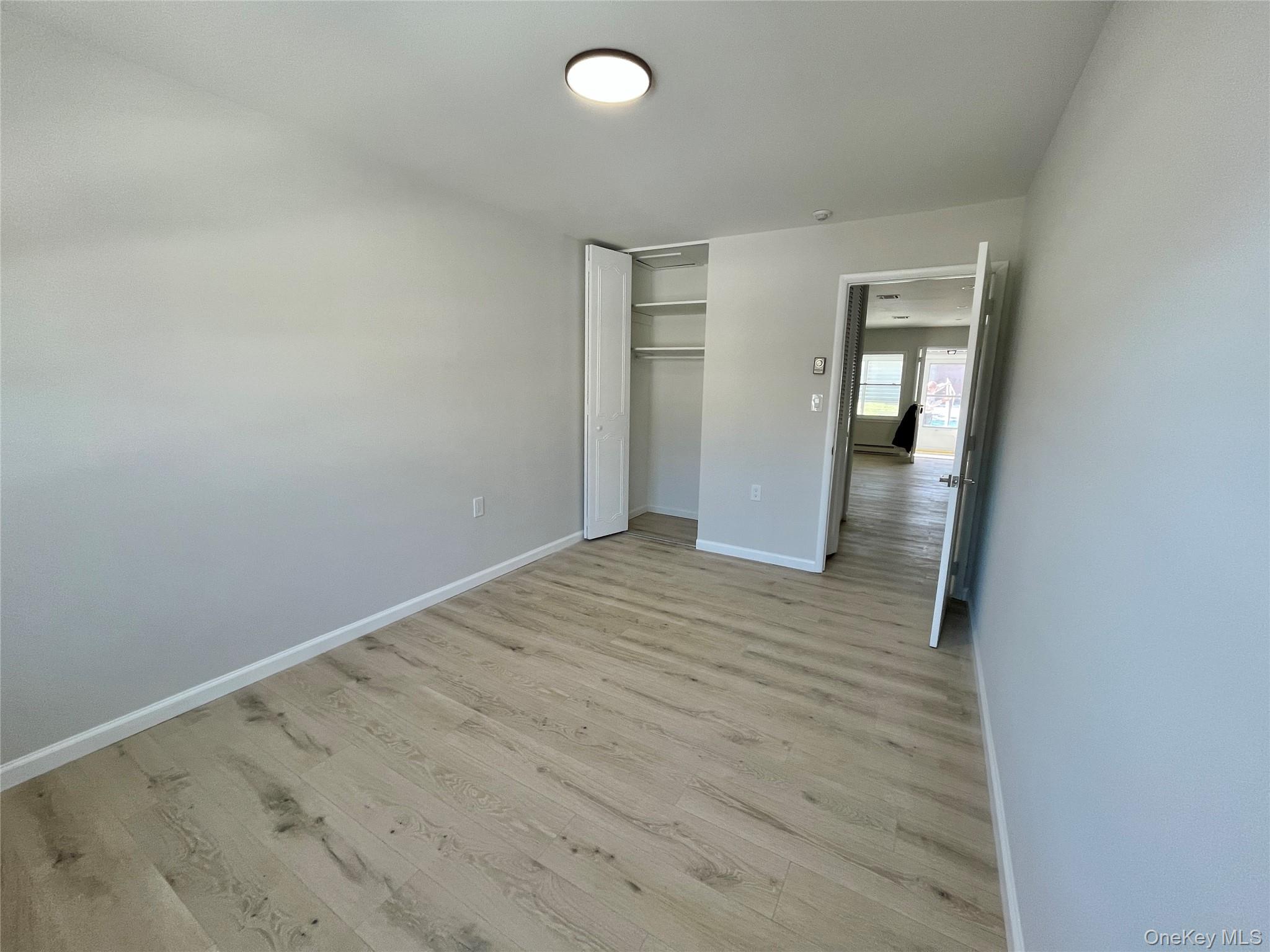 #8 photo, 42 Trent Ct, מחוז סאפוק Ridge , NY 11961