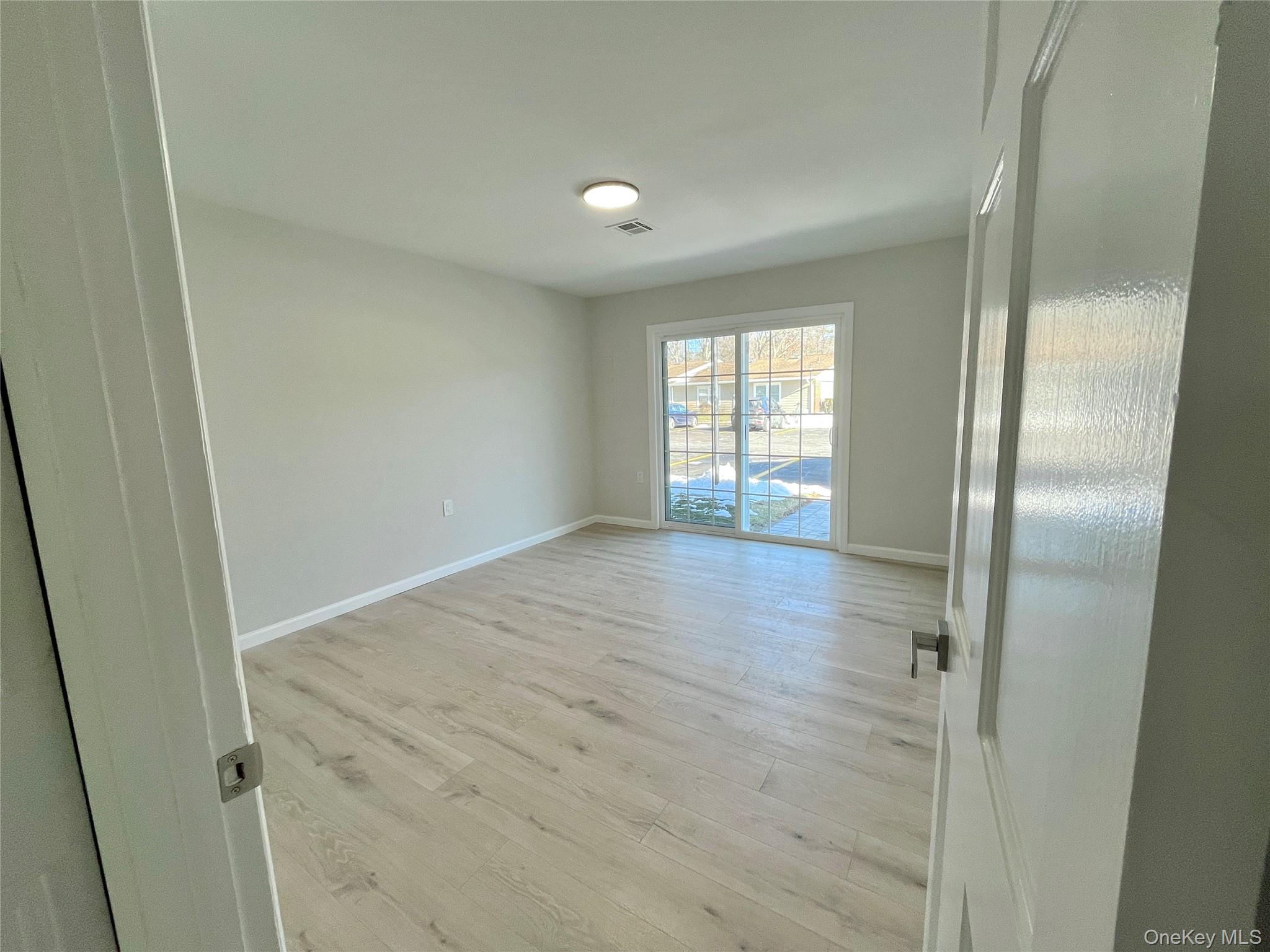 #9 photo, 42 Trent Ct, מחוז סאפוק Ridge , NY 11961