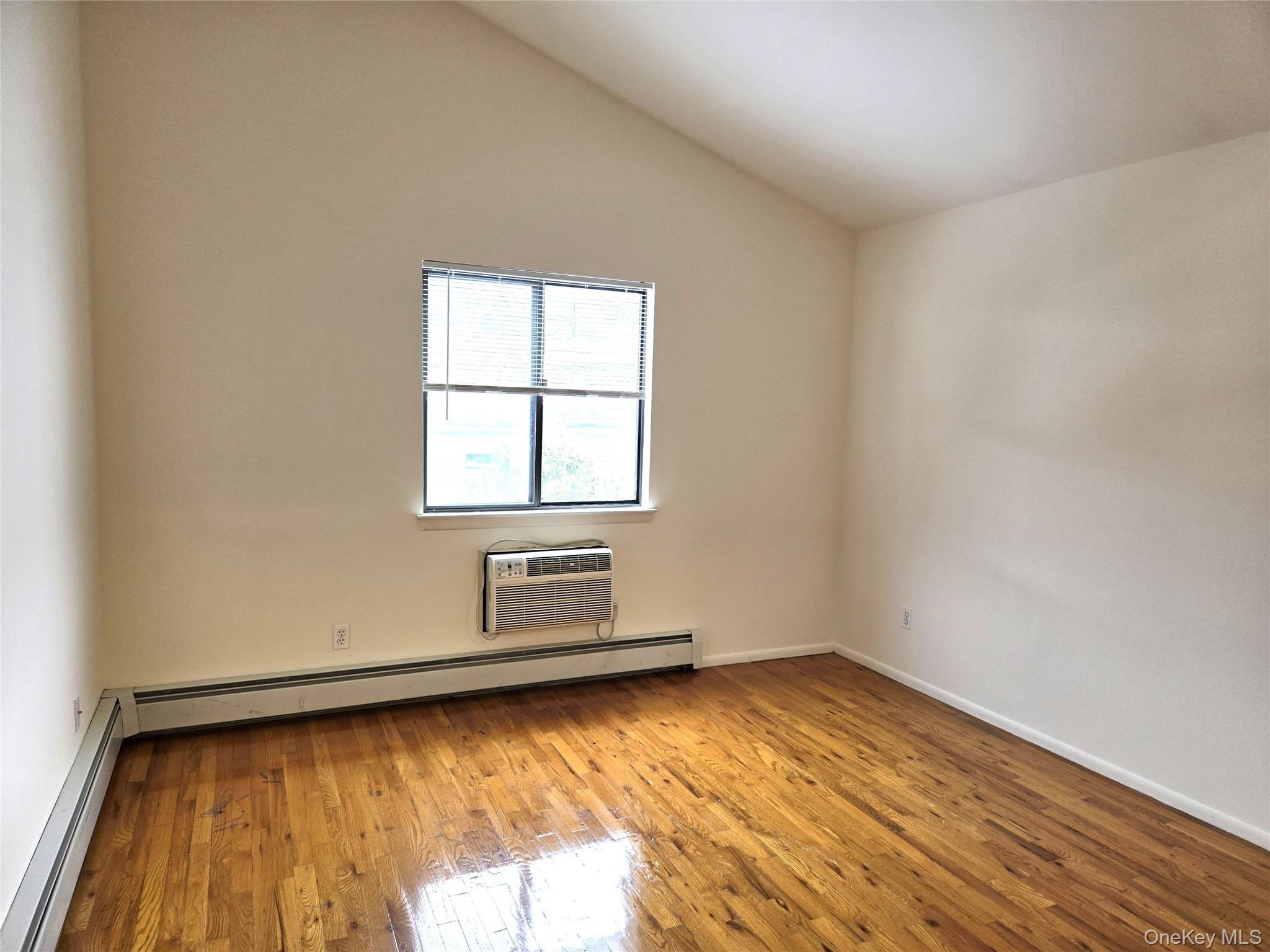 #13 photo, 90 Graywood Road, מחוז נסאו Port Washington , NY 11050