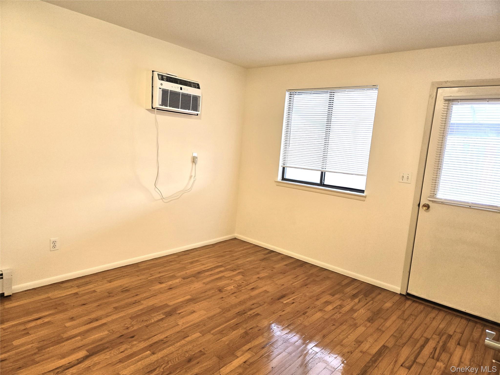 #15 photo, 90 Graywood Road, מחוז נסאו Port Washington , NY 11050