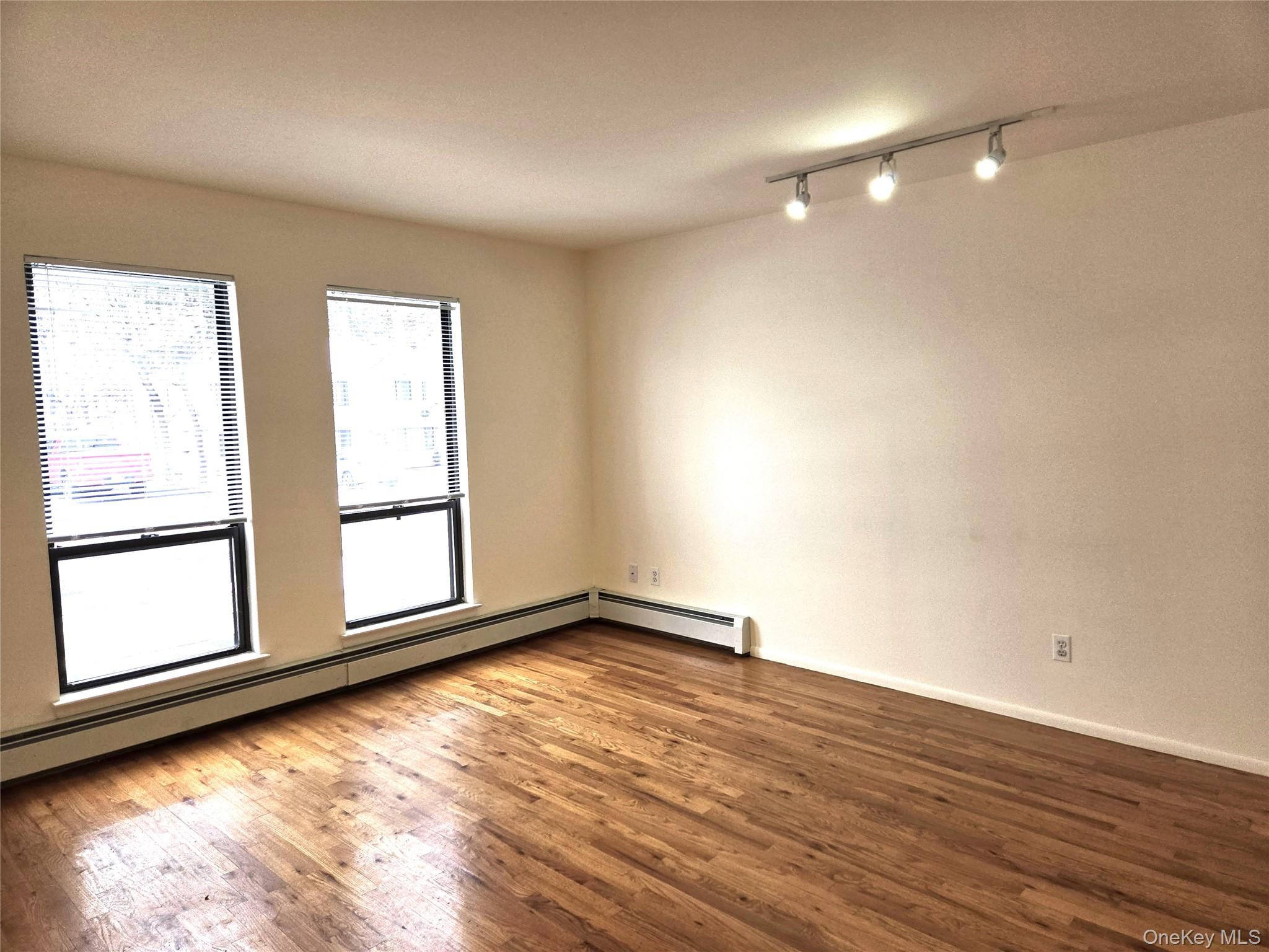 #3 photo, 90 Graywood Road, מחוז נסאו Port Washington , NY 11050