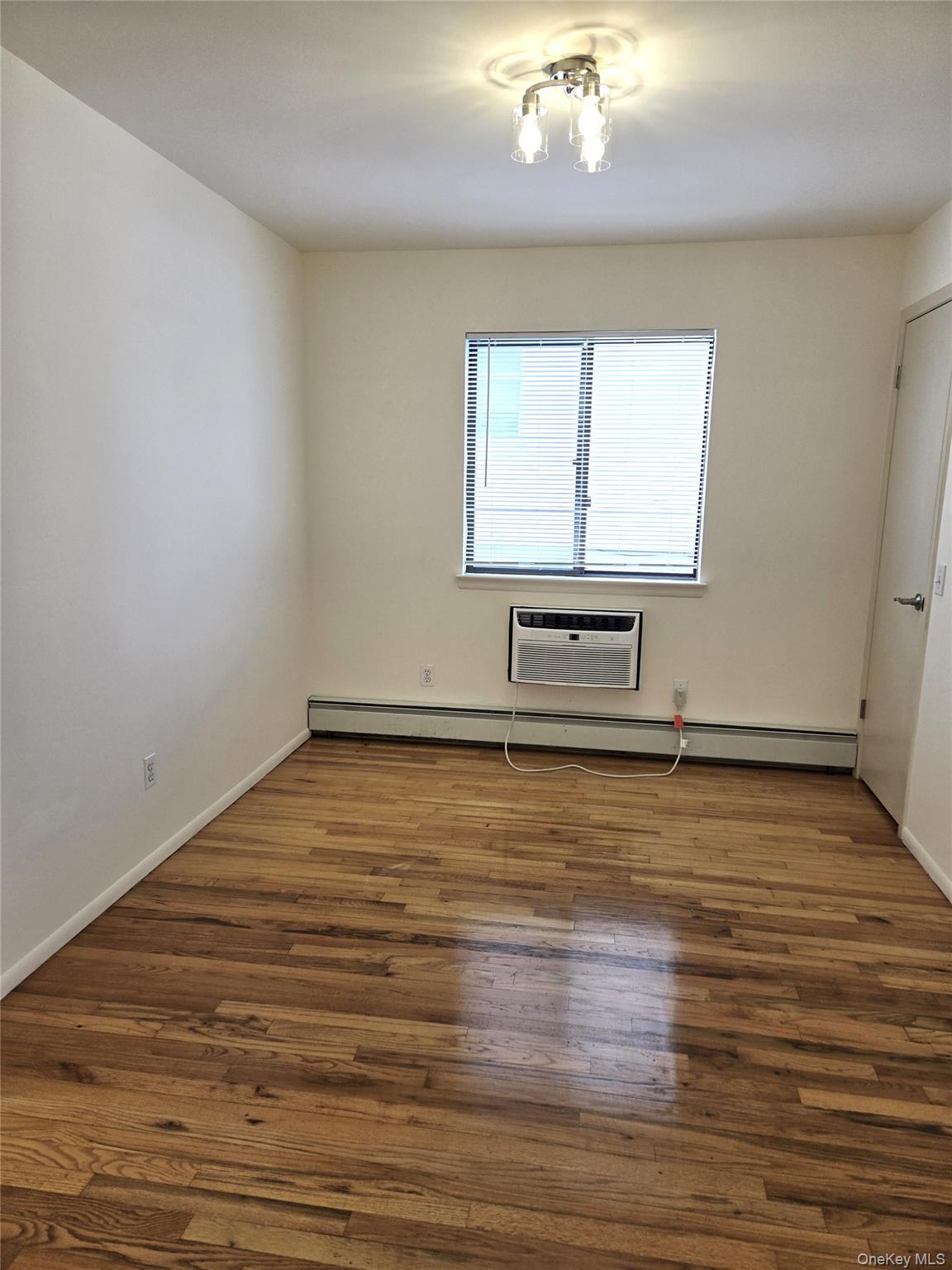 #5 photo, 90 Graywood Road, מחוז נסאו Port Washington , NY 11050