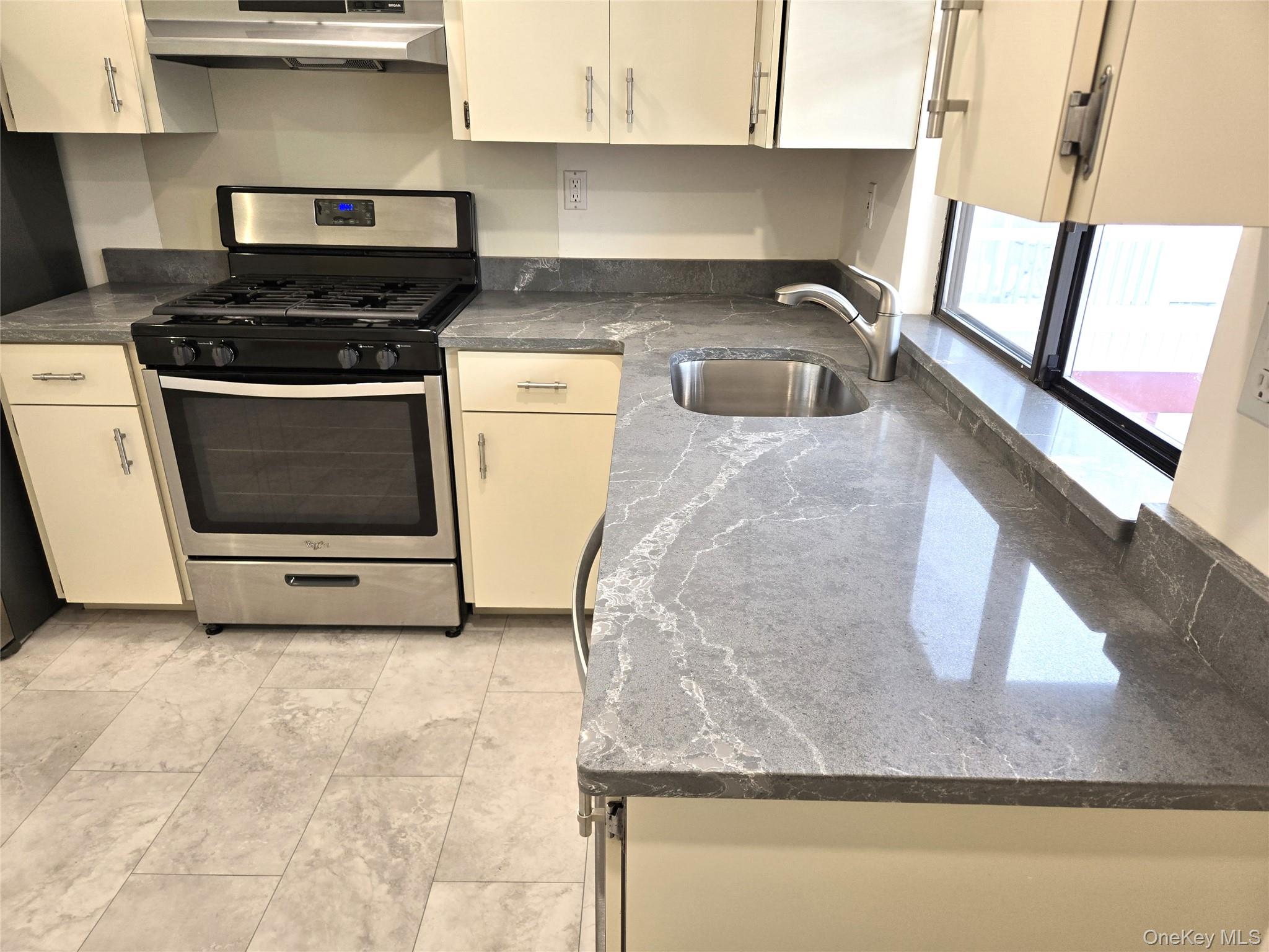 #7 photo, 90 Graywood Road, מחוז נסאו Port Washington , NY 11050