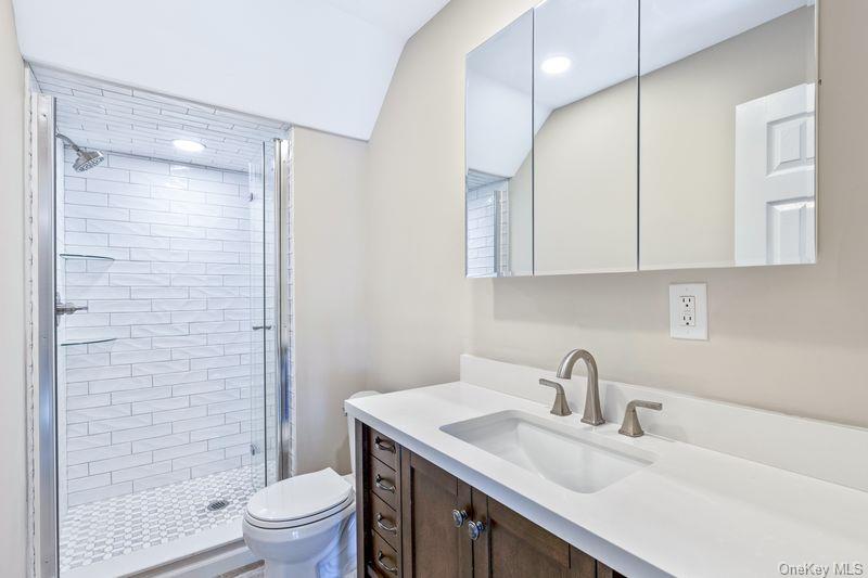 #12 photo, 48 Senix Avenue, सफ़ोक काउंटी Center Moriches , NY 11934