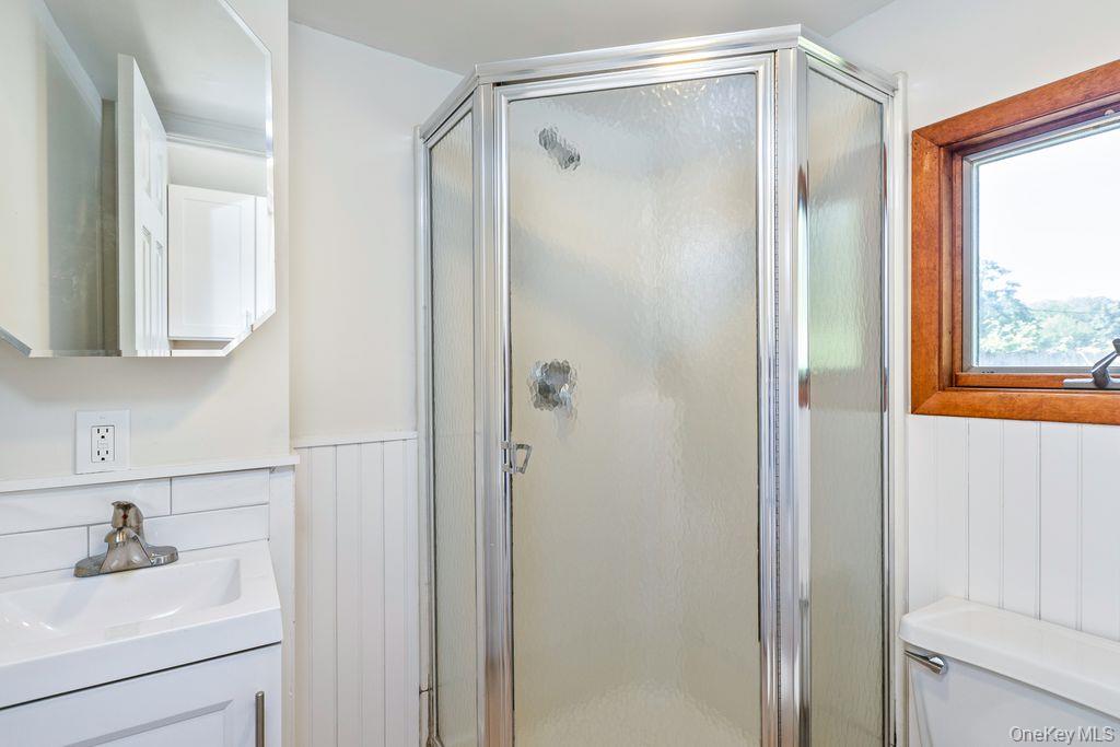 #8 photo, 48 Senix Avenue, सफ़ोक काउंटी Center Moriches , NY 11934