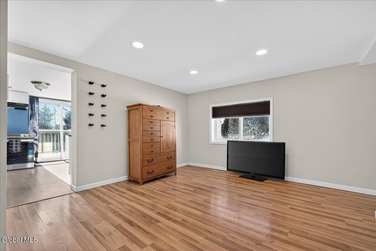 #8 photo, 1423 Washout Road, Glenville , NY 12302