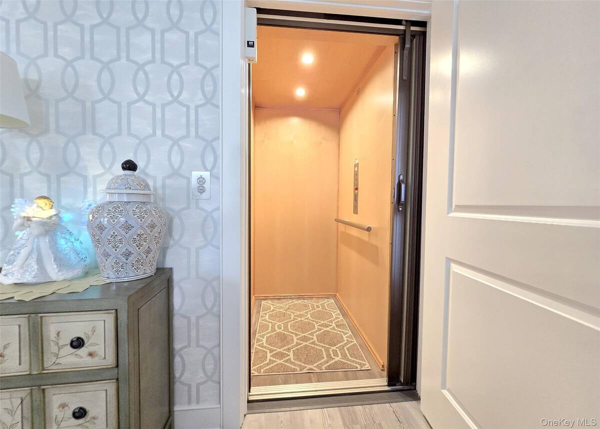 #17 photo, 20 Bayard Drive, सफ़ोक काउंटी Great River , NY 11730