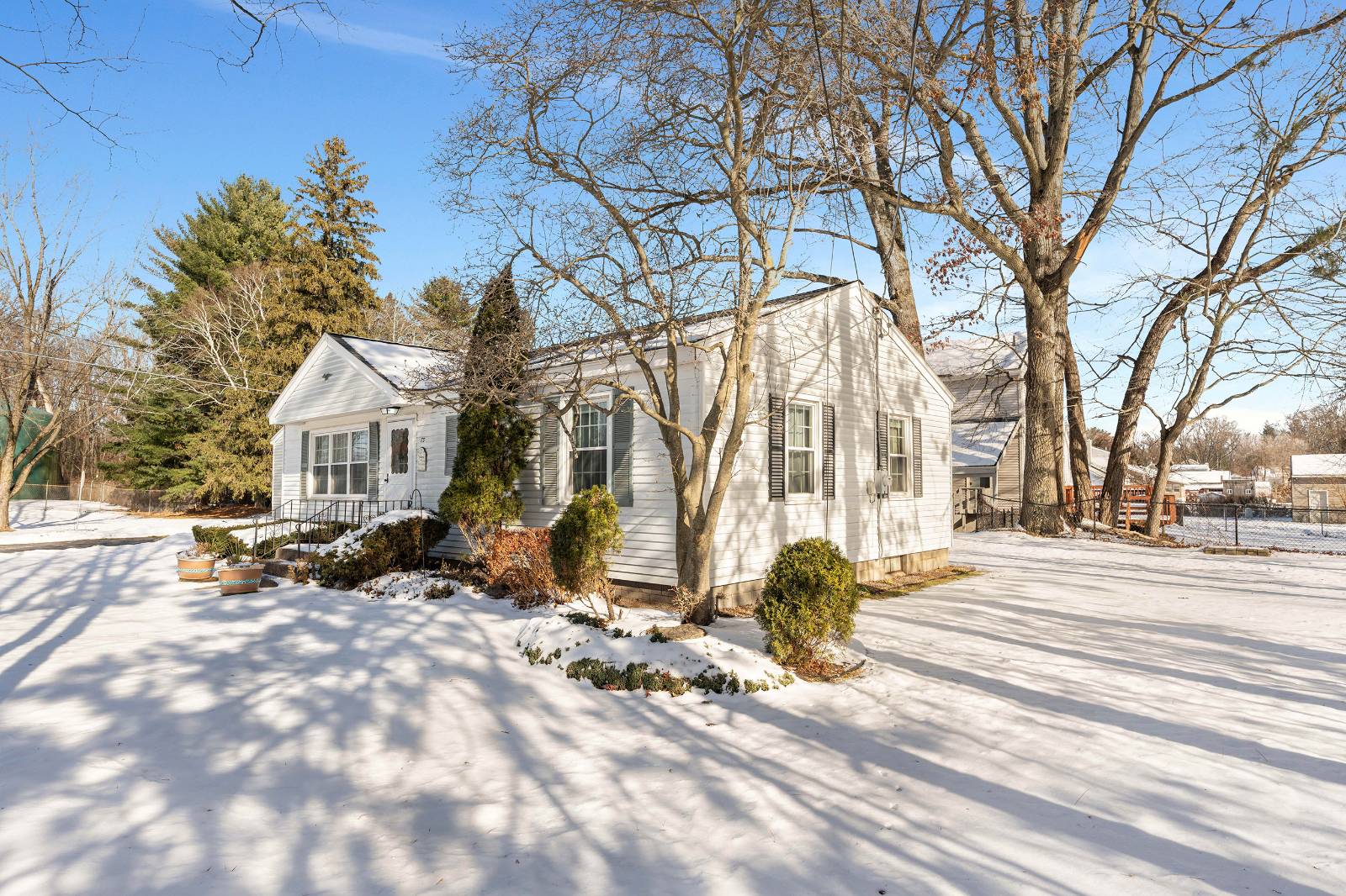 #2 photo, 73 Thatcher St, Selkirk , NY 12158