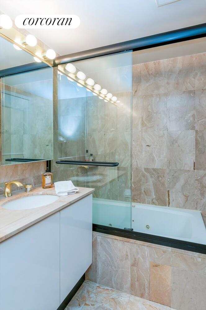 #5 photo, New York City, 맨해튼 Lenox Hill , NY 10021