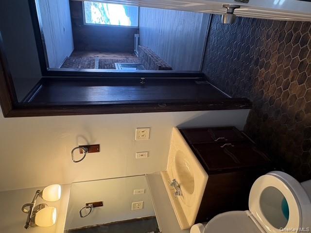 #12 photo, 26 Kings Point Lane, Washingtonville , NY 10992