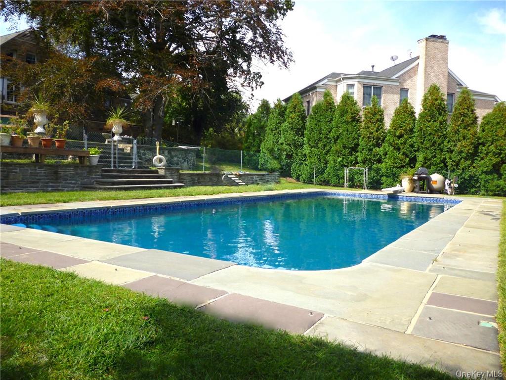 #2 photo, 22 Castle Walk, Scarsdale , NY 10583