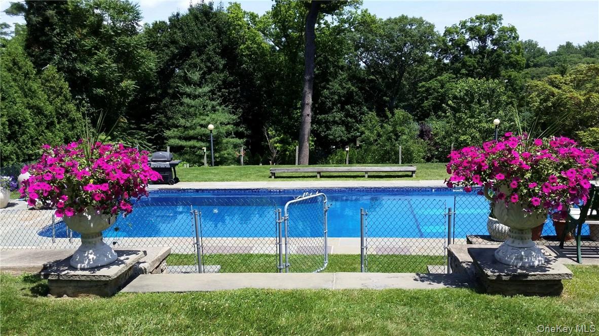 #3 photo, 22 Castle Walk, Scarsdale , NY 10583