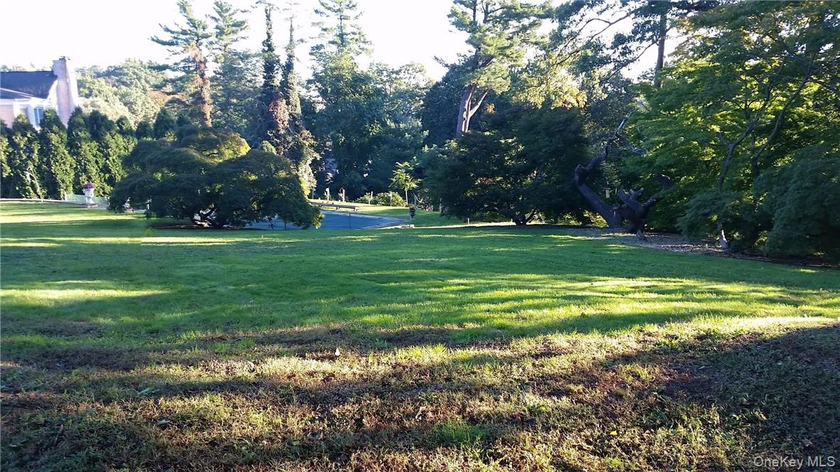 #5 photo, 22 Castle Walk, Scarsdale , NY 10583