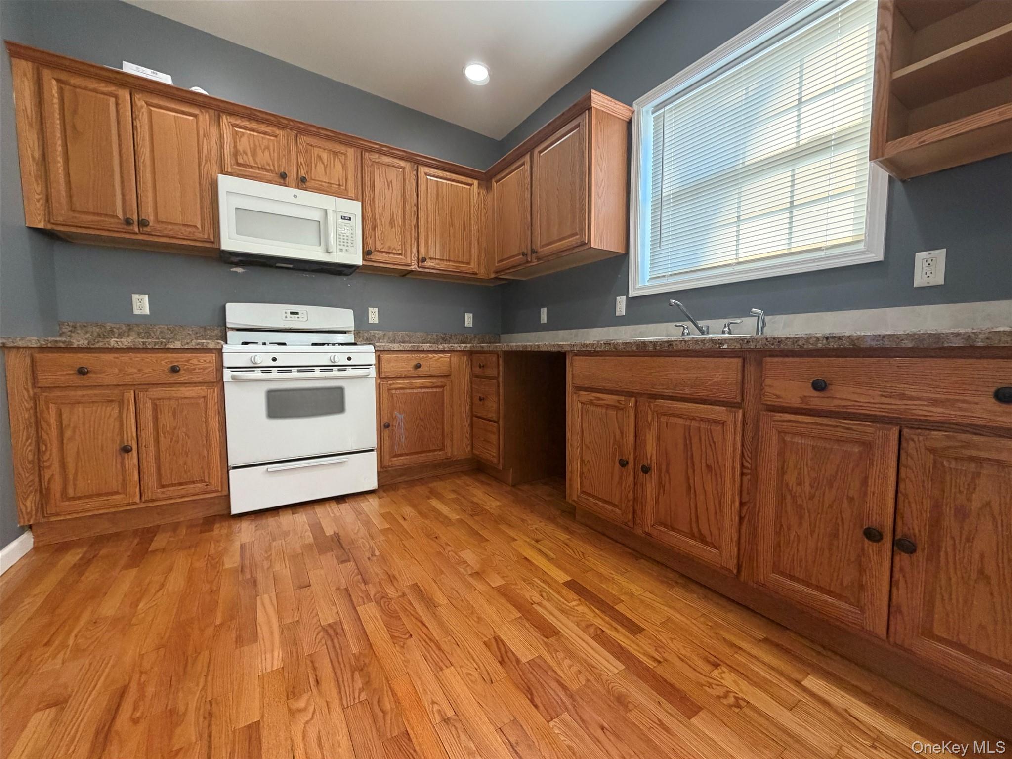 #4 photo, 10 Burnside Avenue, Congers , NY 10920