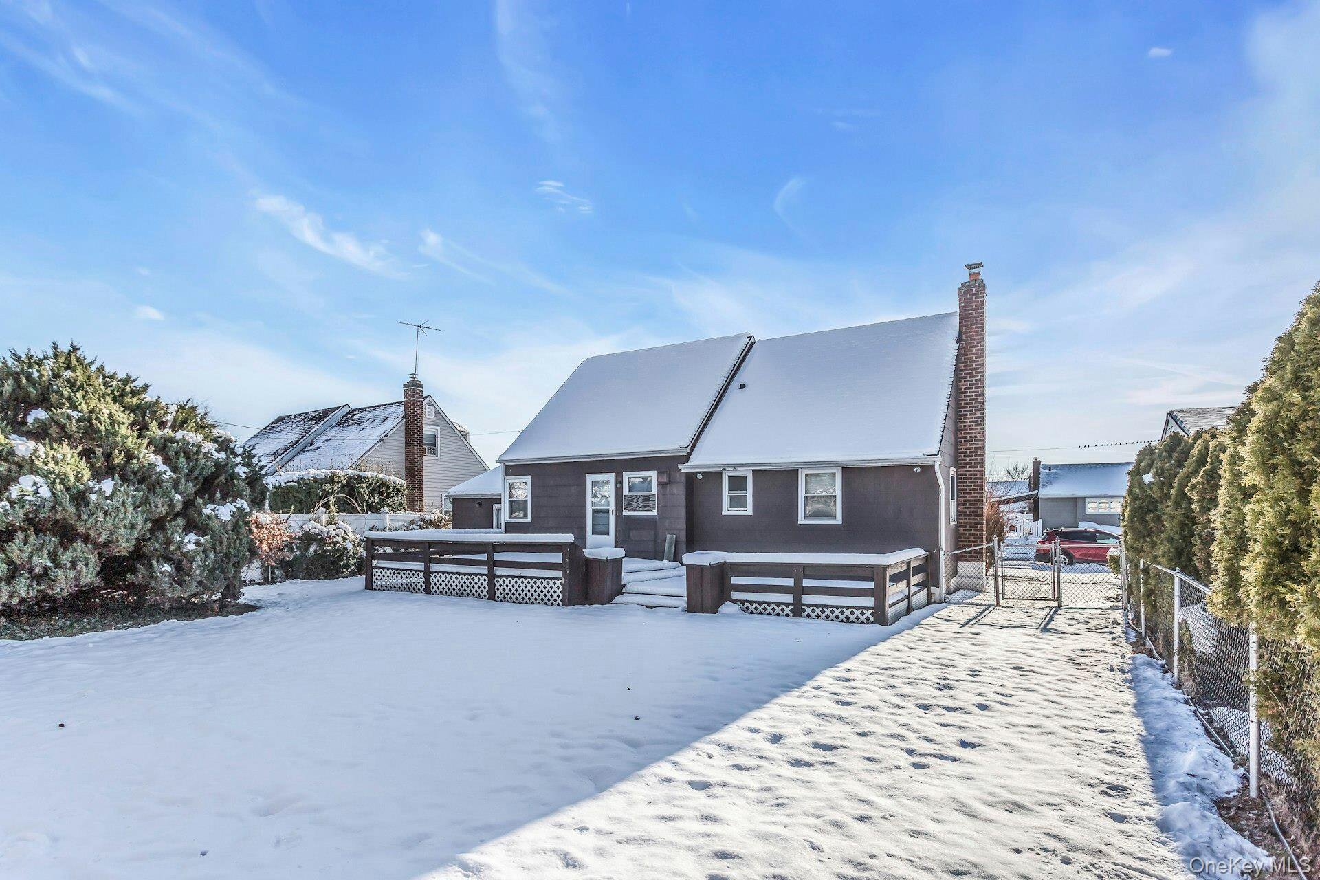 #1 photo, 5 Preston Lane, מחוז נסאו Hicksville , NY 11801