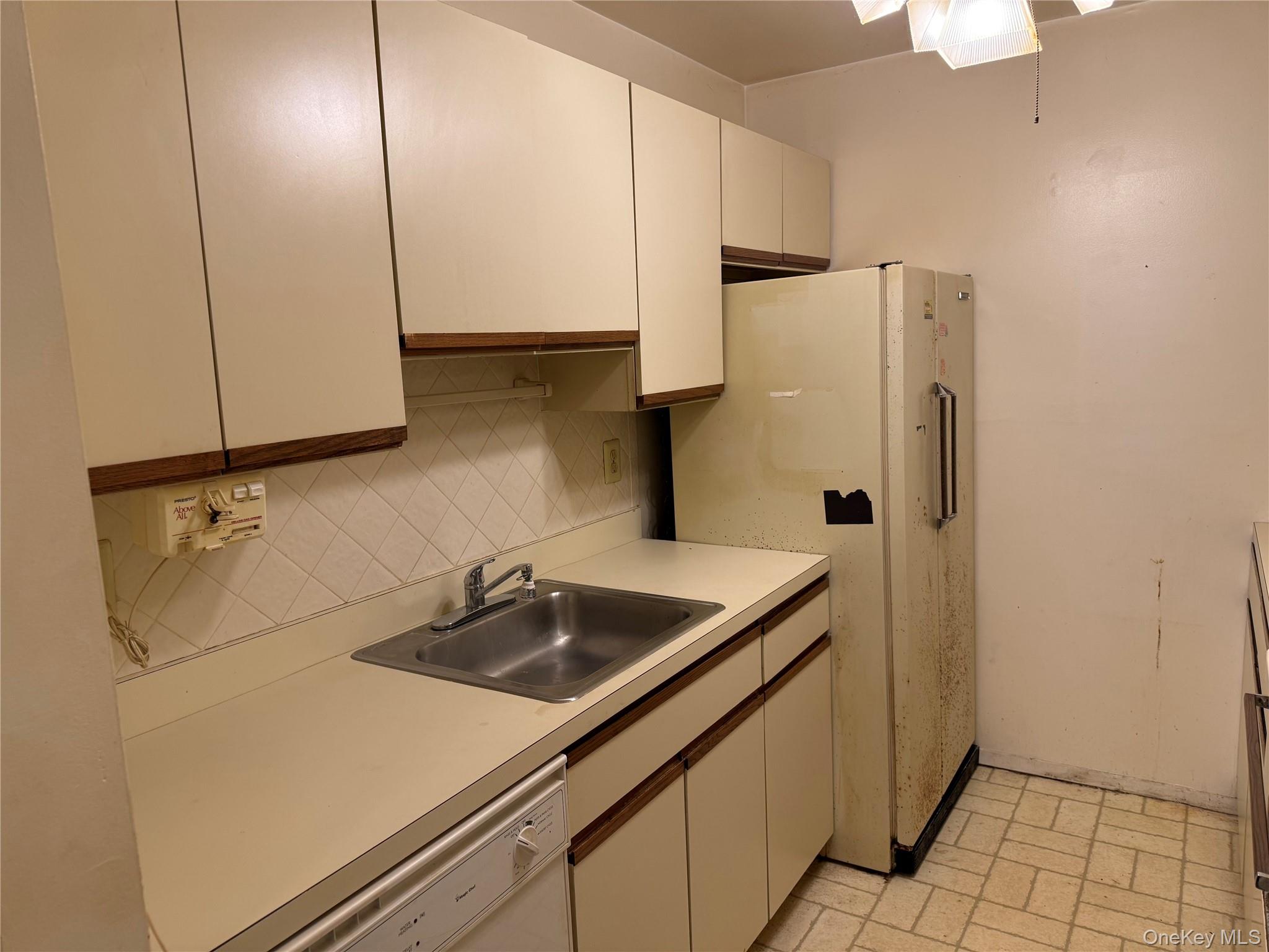 #6 photo, 341 Woodland Court, Coram , NY 11727