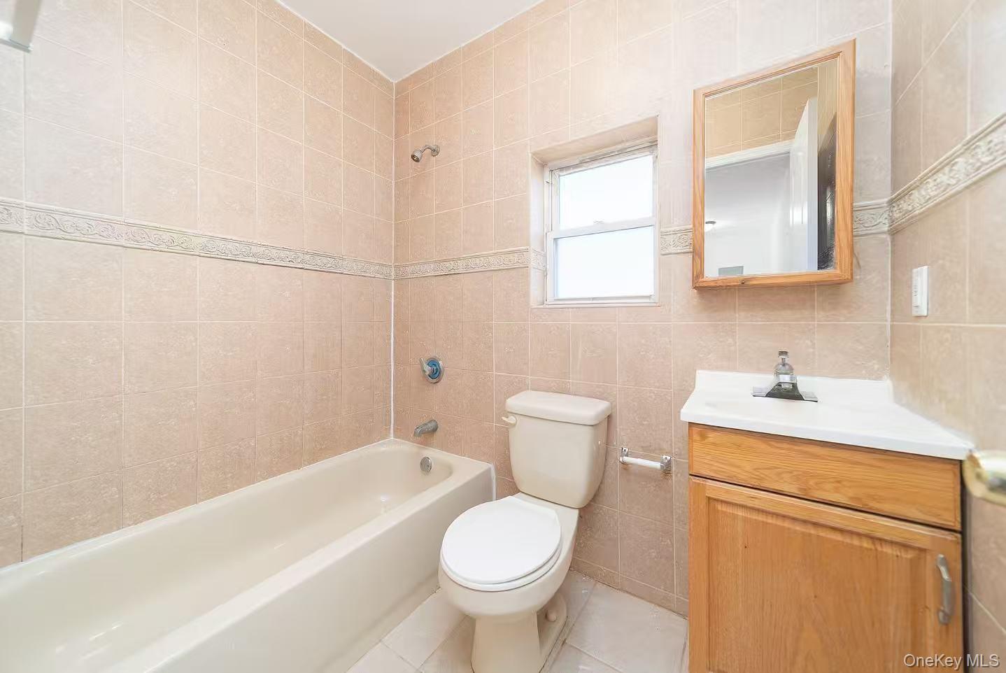 #4 photo, 23-58 80th Street, कुईंस East Elmhurst , NY 11370