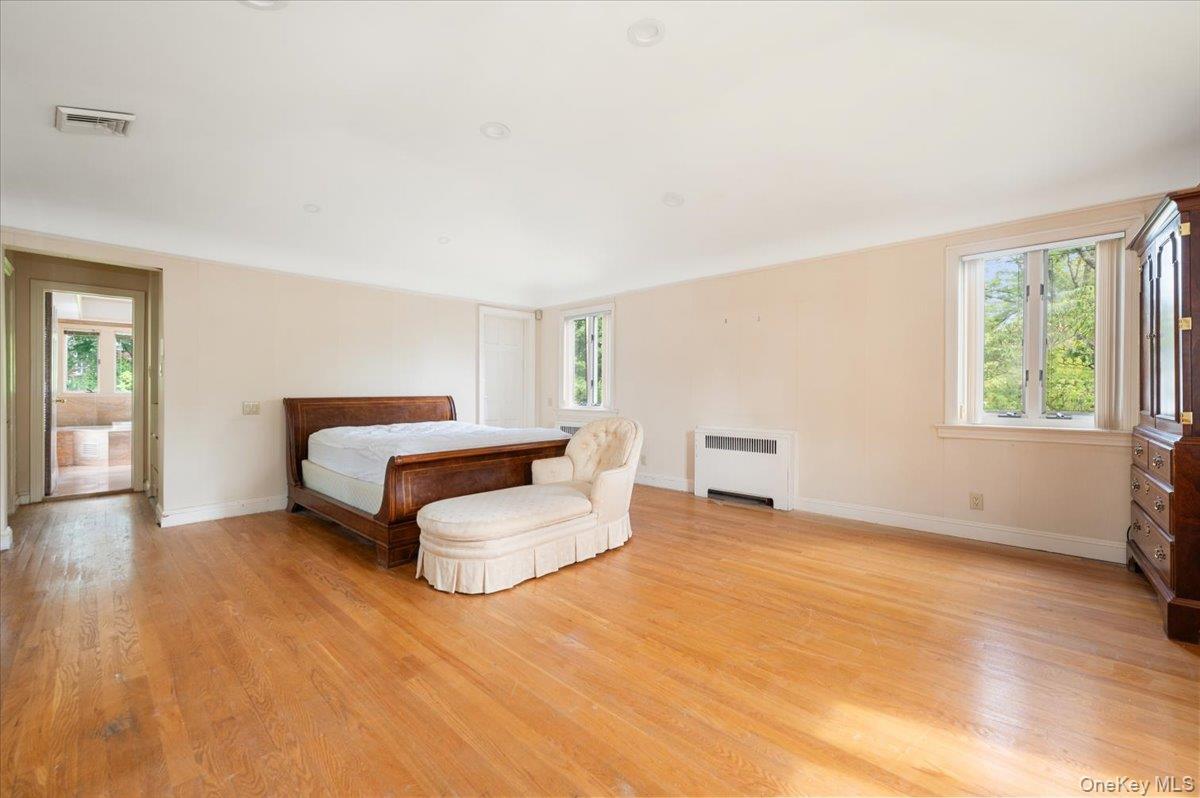 #13 photo, 1 Parkside Drive, Great Neck , NY 11021