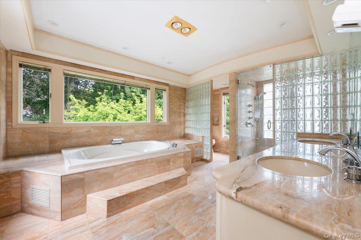 #15 photo, 1 Parkside Drive, Great Neck , NY 11021