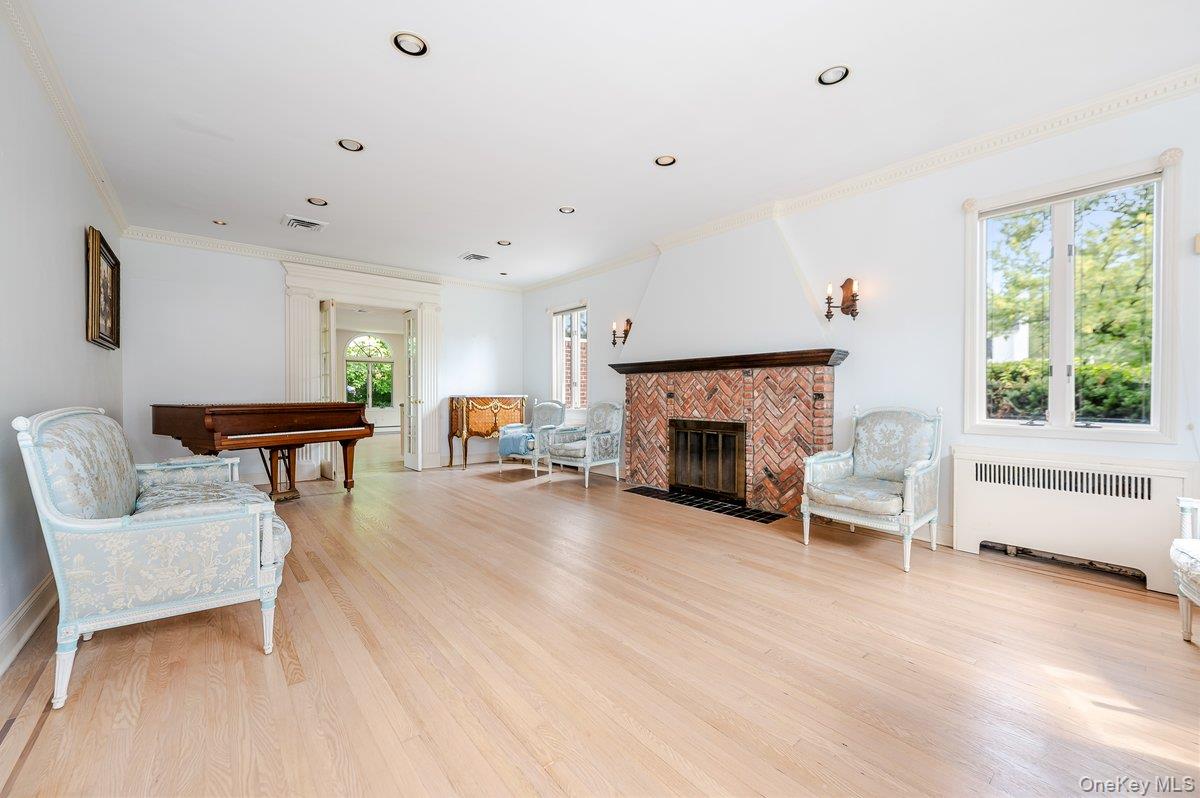 #5 photo, 1 Parkside Drive, Great Neck , NY 11021