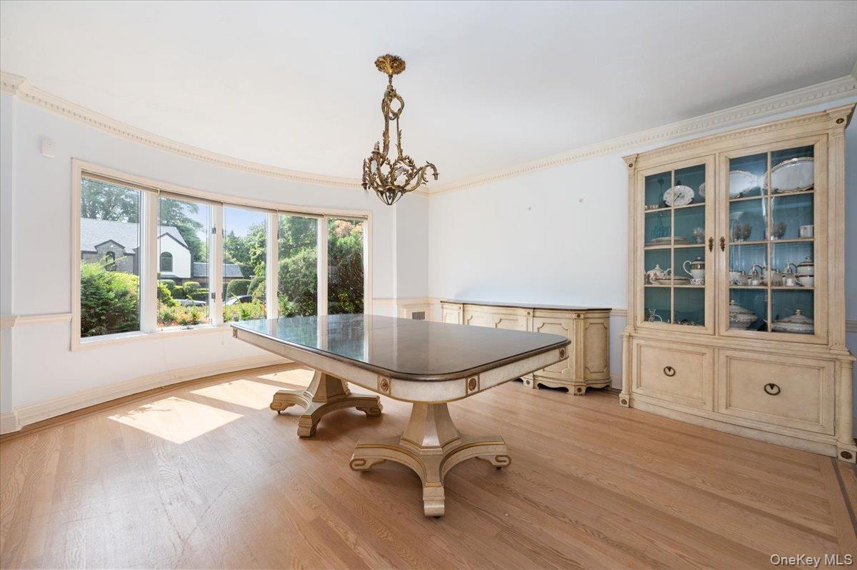 #7 photo, 1 Parkside Drive, Great Neck , NY 11021