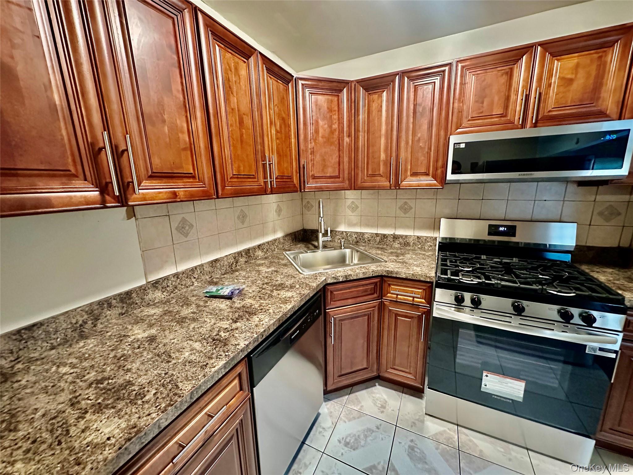 #3 photo, 255-08 148th Avenue, কুইন্‌স Rosedale , NY 11422