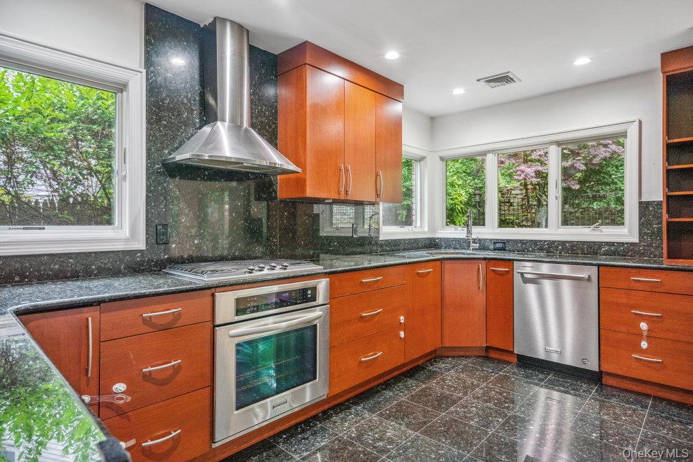 #14 photo, Port Washington, Port Washington , NY 11050