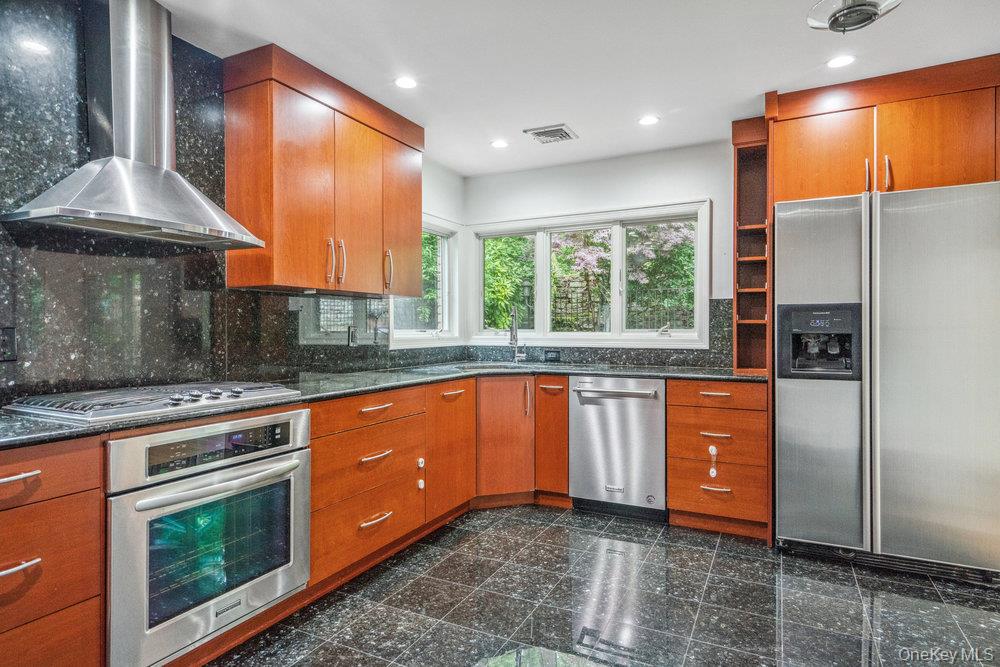 #15 photo, Port Washington, Port Washington , NY 11050