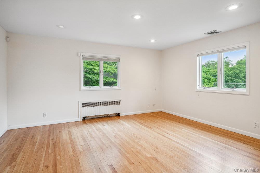 #20 photo, Port Washington, Port Washington , NY 11050