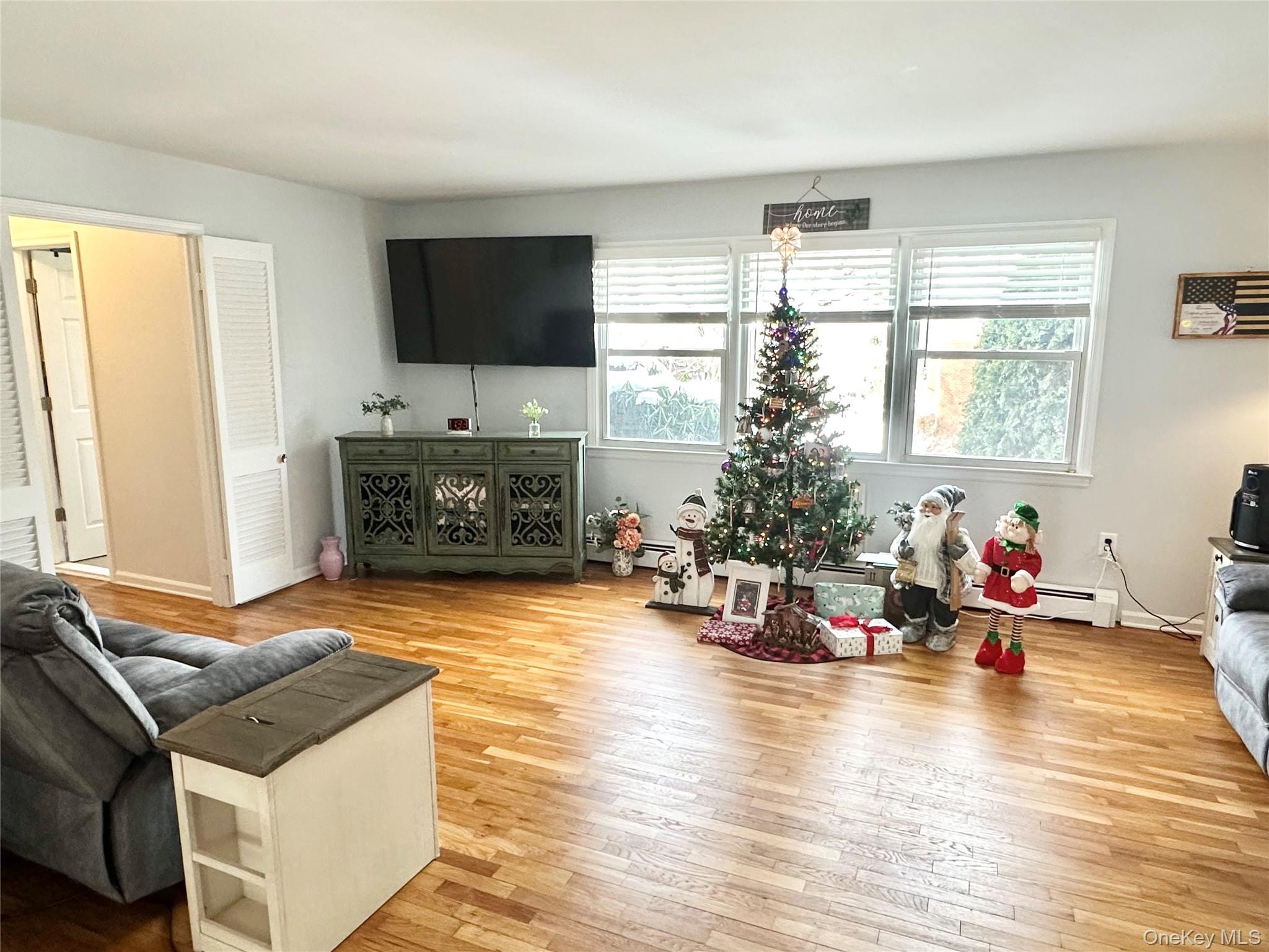 #2 photo, 12 Danbury Court, 뉴욕주 Suffern , NY 10901