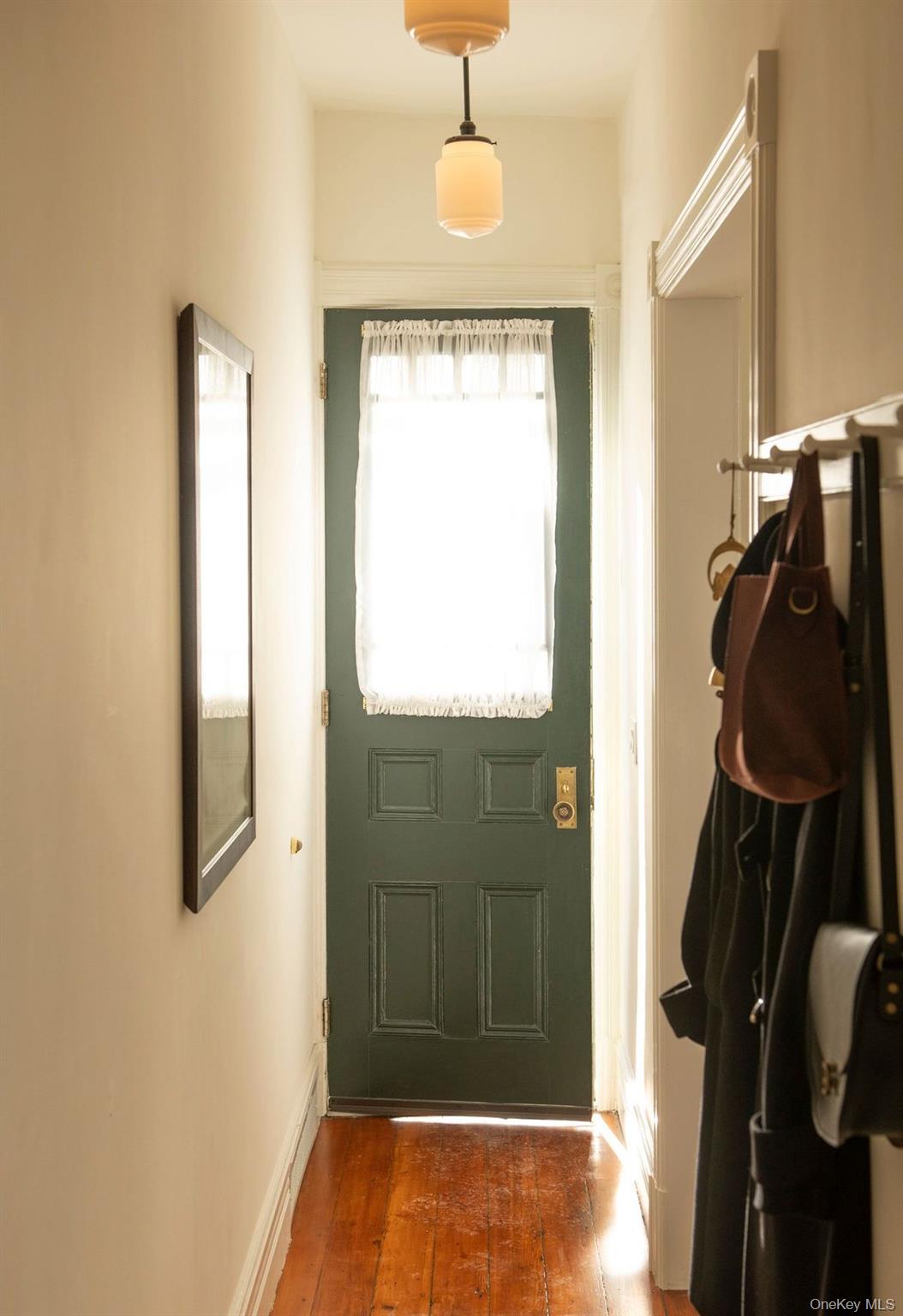 #3 photo, 446 E Allen Street, 뉴욕주 Hudson , NY 12534