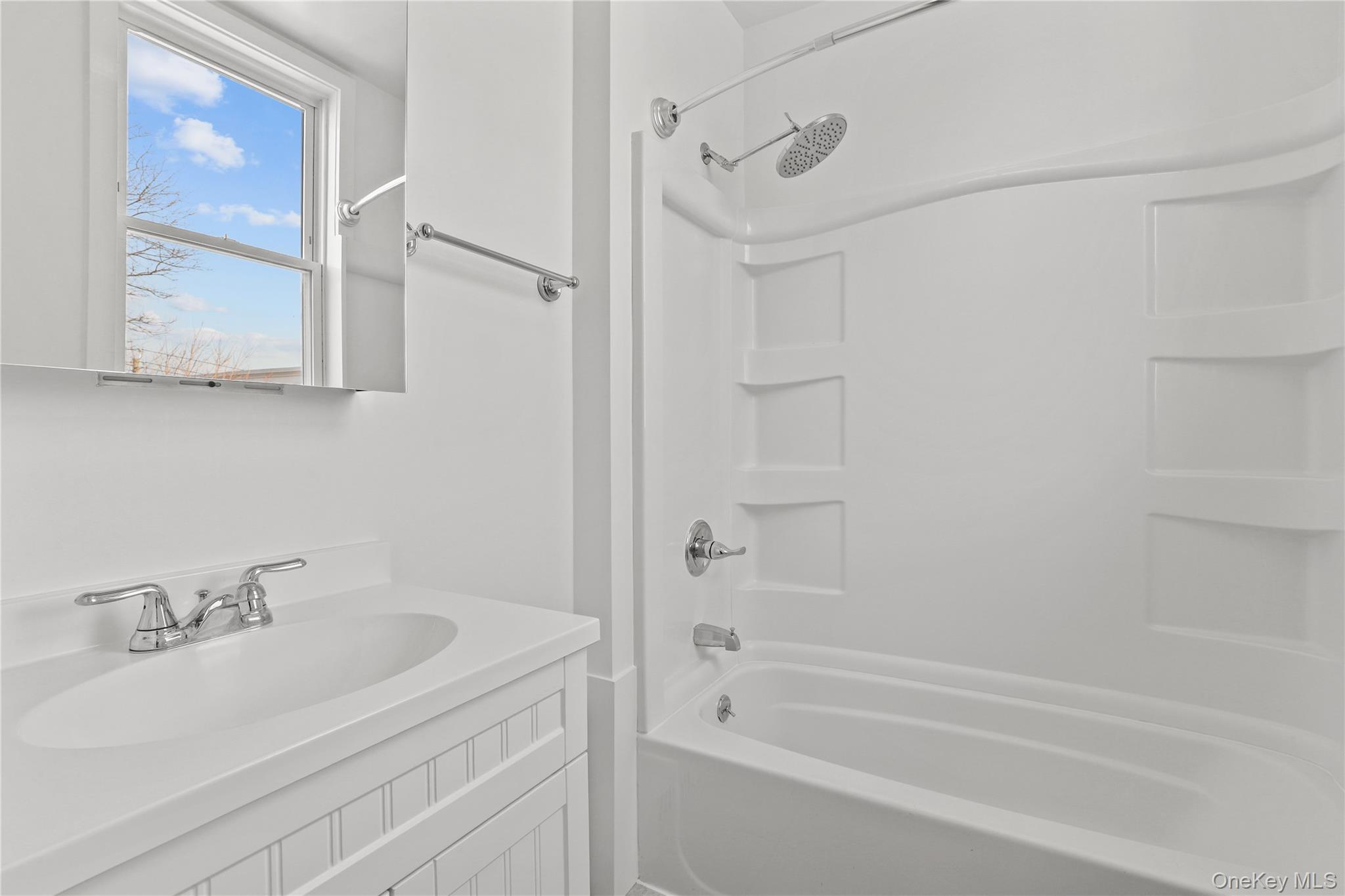 #8 photo, 10 S Eckar Street, Irvington , NY 10533