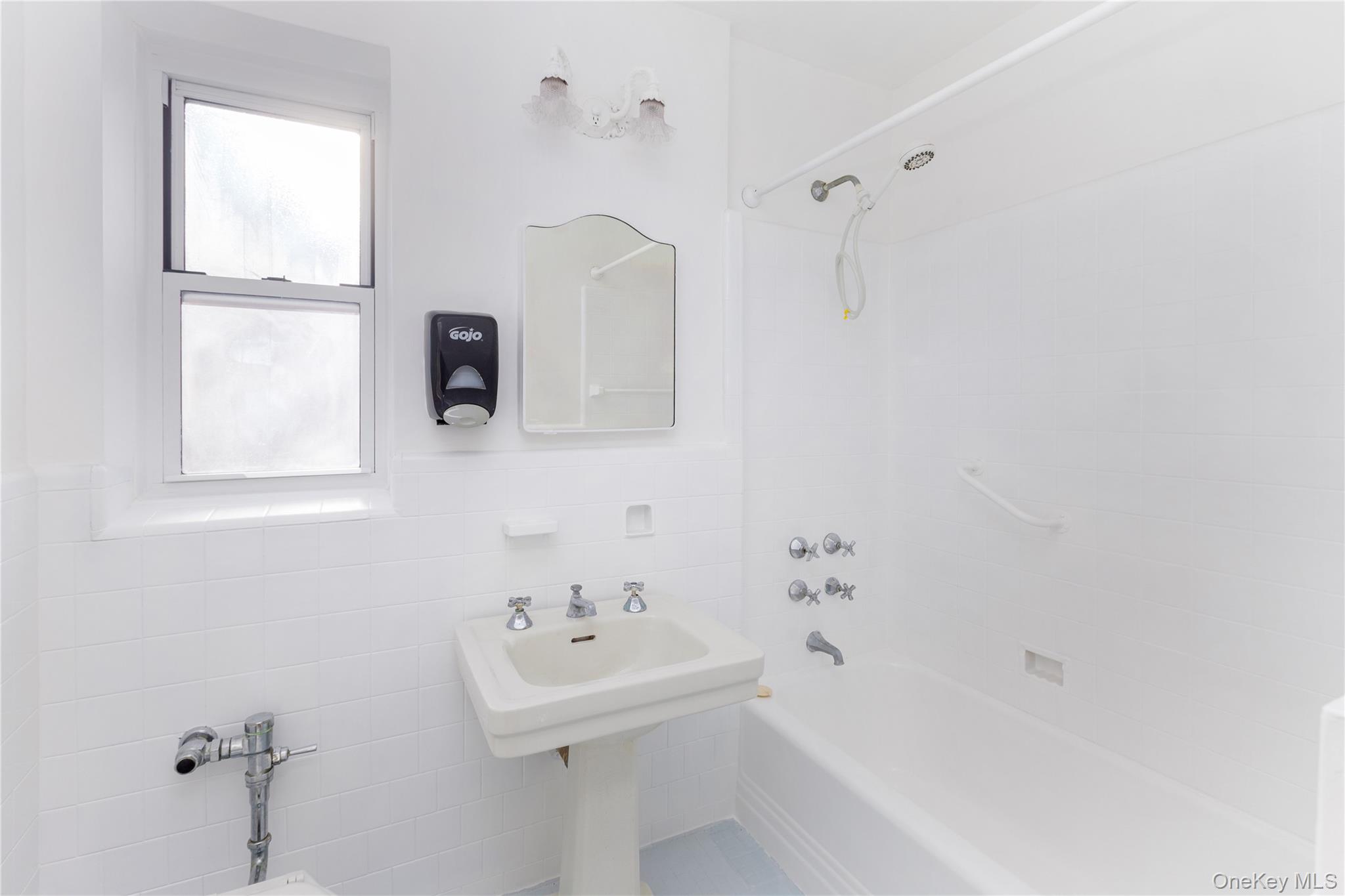 #15 photo, 474 W 238th Street, Bronx , NY 10463