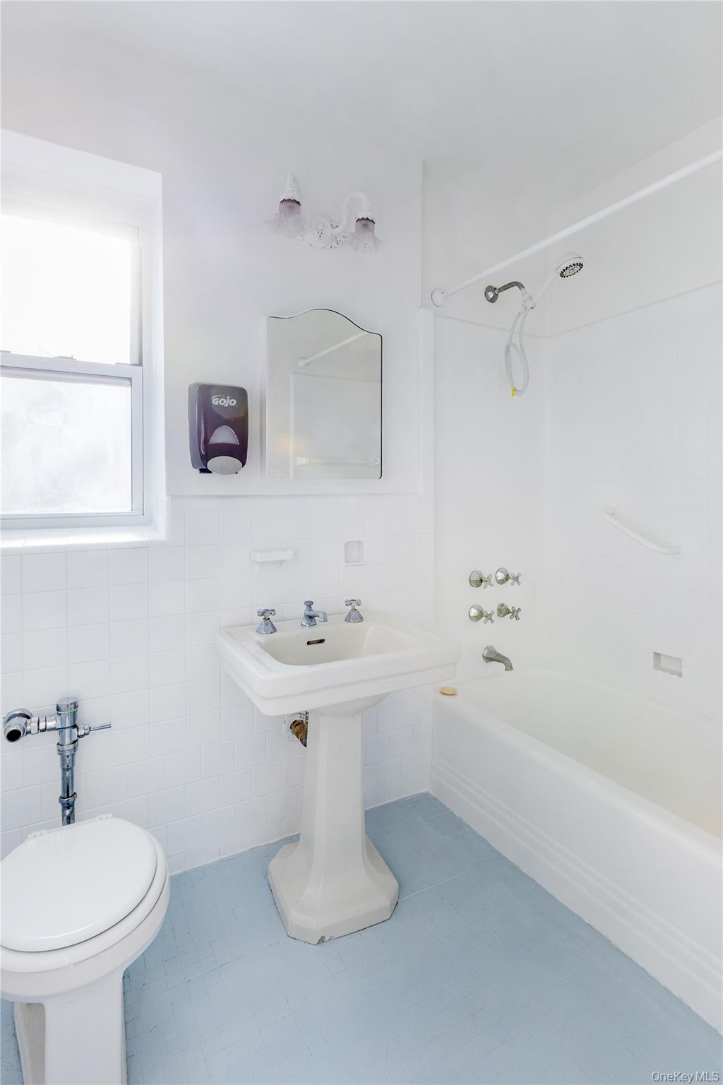 #16 photo, 474 W 238th Street, Bronx , NY 10463