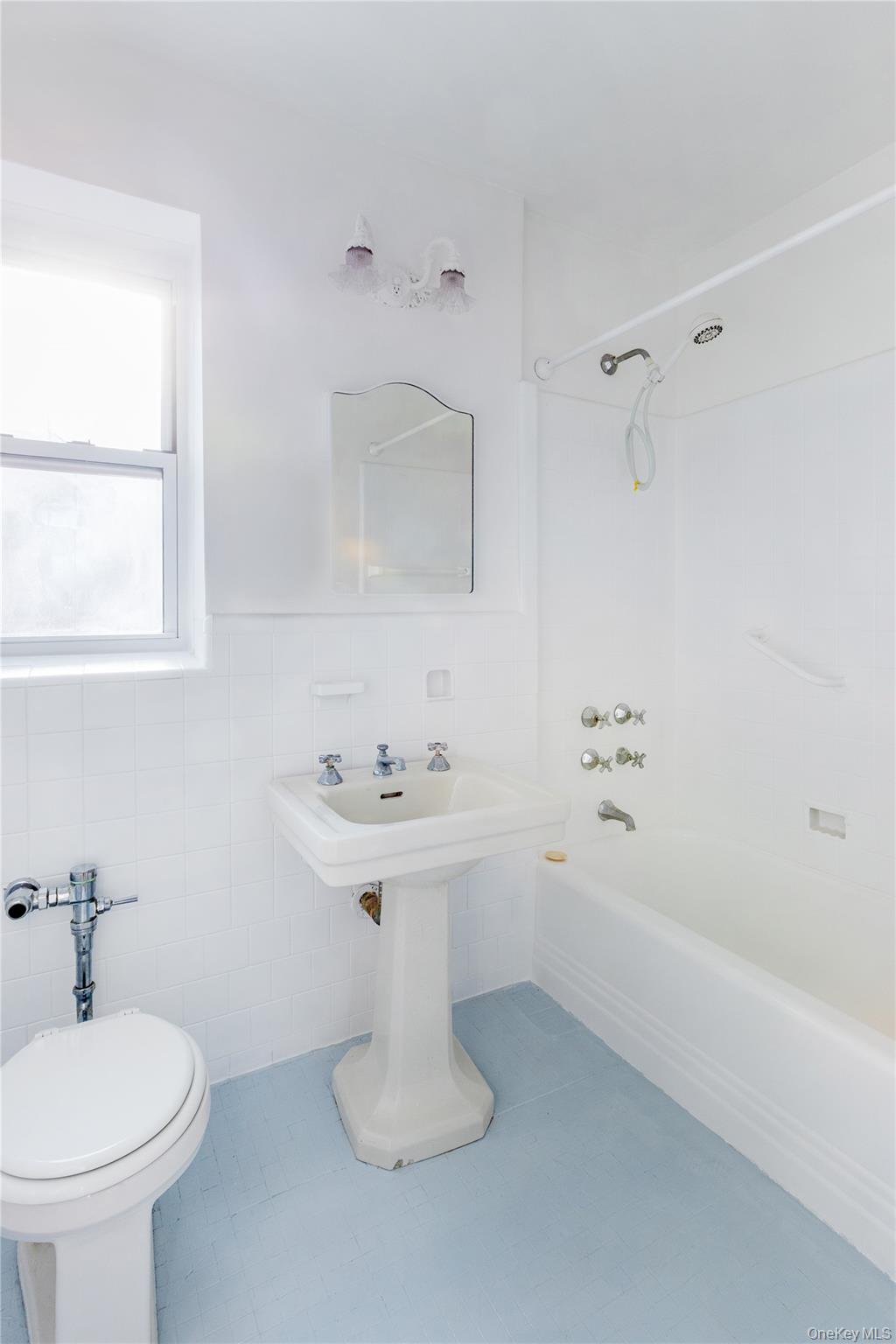 #7 photo, 474 W 238th Street, Bronx , NY 10463