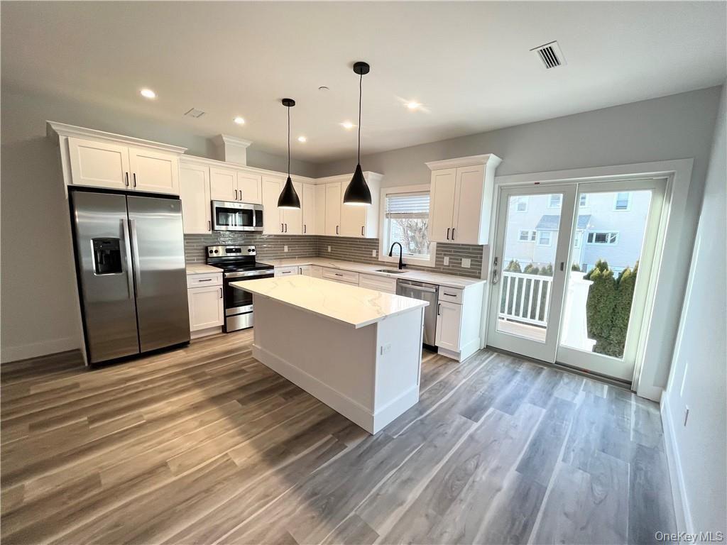 #1 photo, 195 Park Avenue, West Harrison , NY 10604