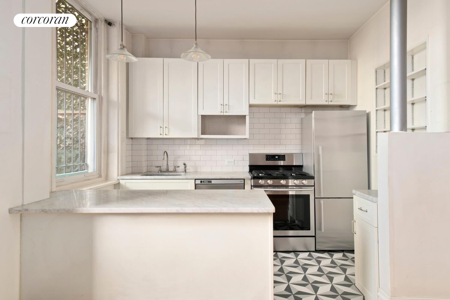 #4 photo, New York City, 맨해튼 West Village , NY 10014