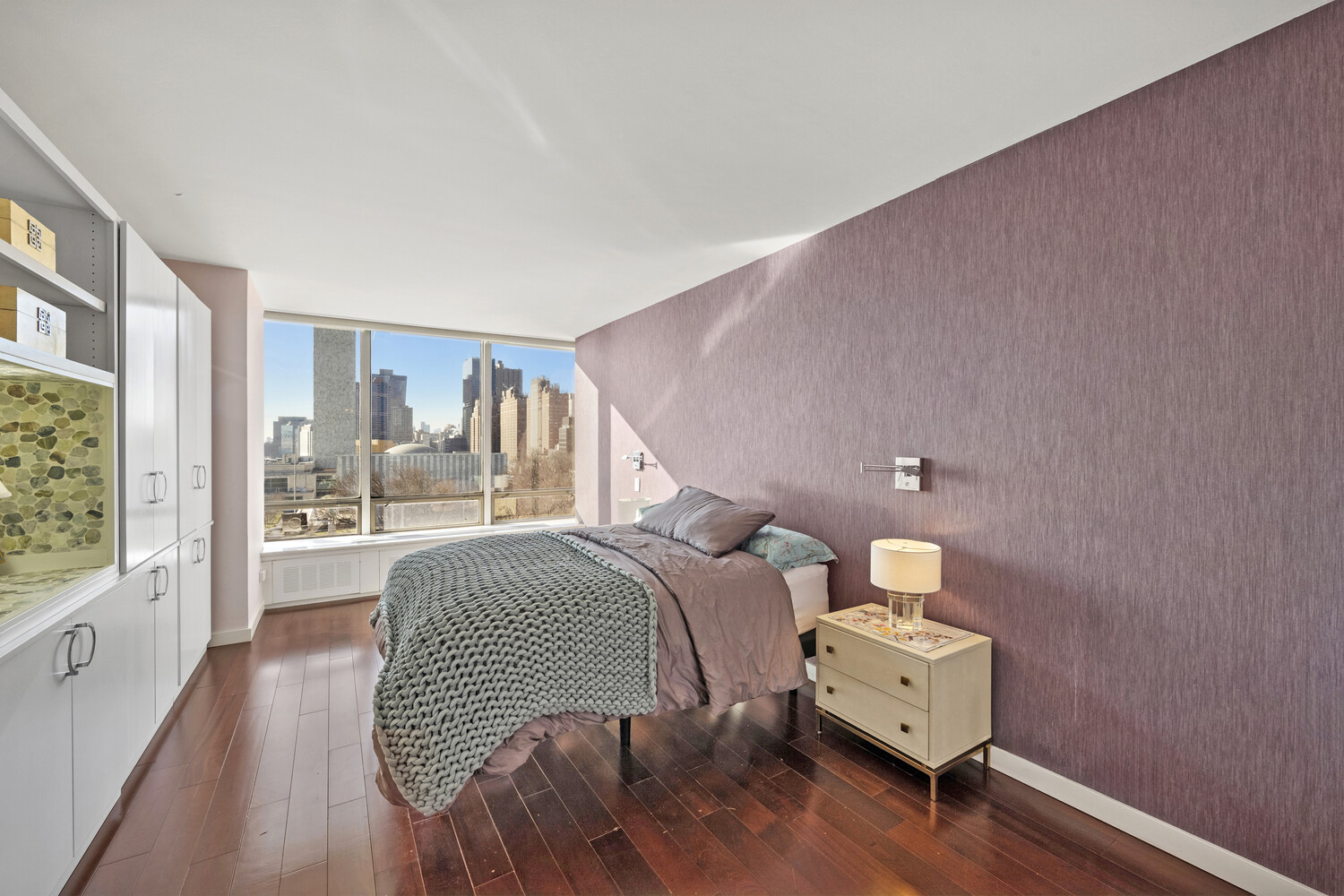 #8 photo, 870 UNITED NATIONS Plaza, Beekman , NY 10017