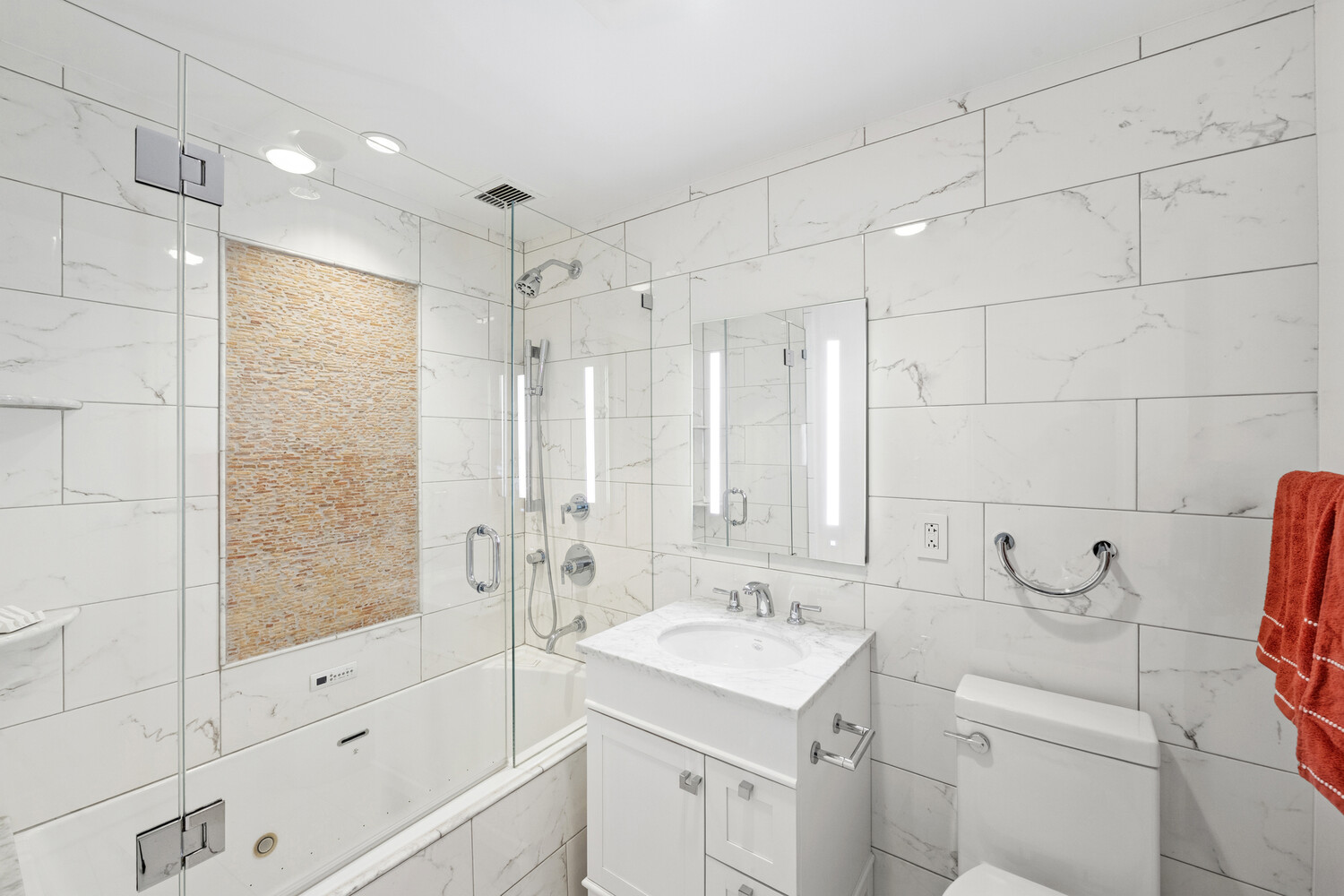 #9 photo, 870 UNITED NATIONS Plaza, Beekman , NY 10017